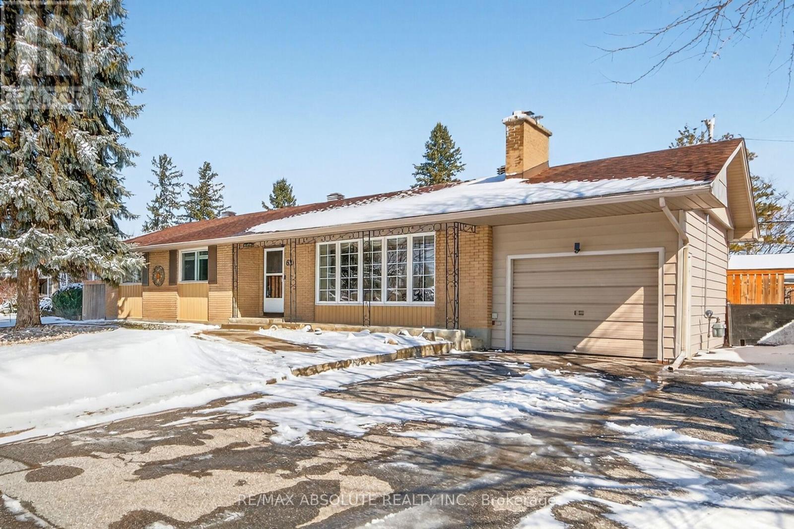 62 Foothills Drive, Ottawa, Ontario  K2H 6K3 - Photo 2 - X12899310