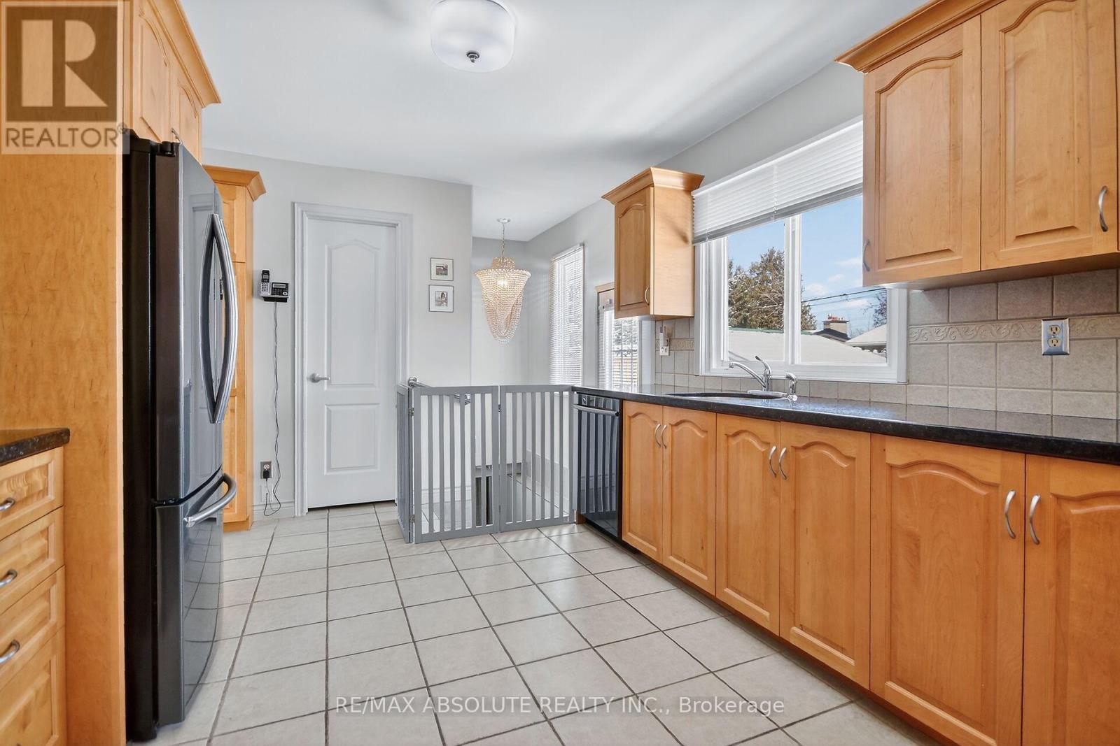 62 Foothills Drive, Ottawa, Ontario  K2H 6K3 - Photo 21 - X12899310