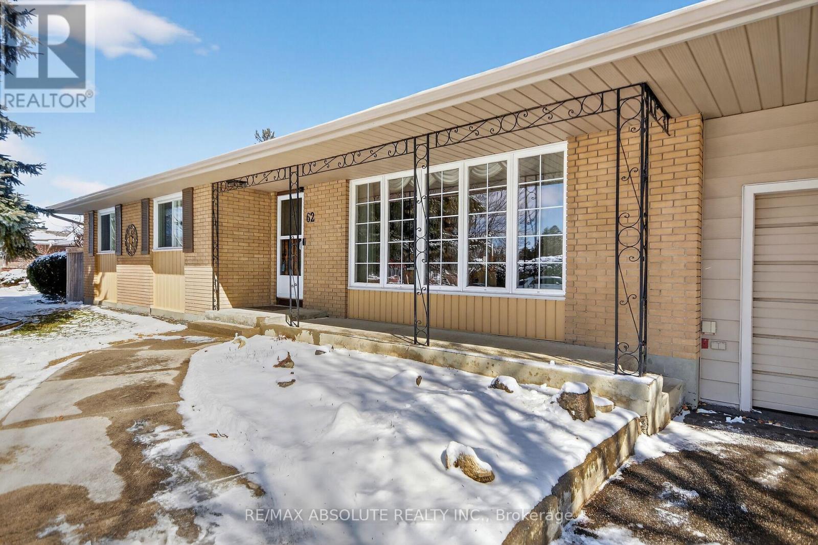 62 Foothills Drive, Ottawa, Ontario  K2H 6K3 - Photo 3 - X12899310