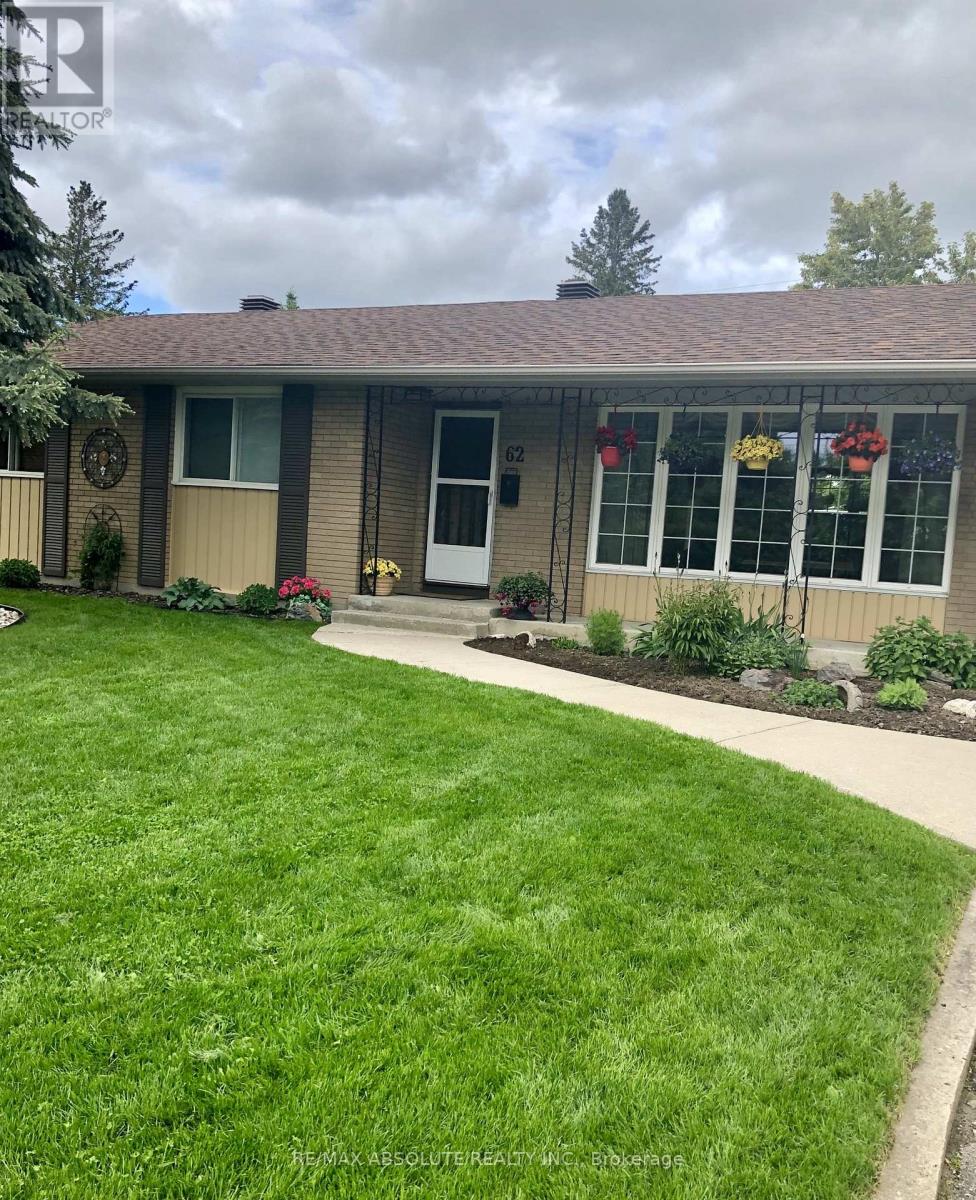 62 Foothills Drive, Ottawa, Ontario  K2H 6K3 - Photo 5 - X12899310