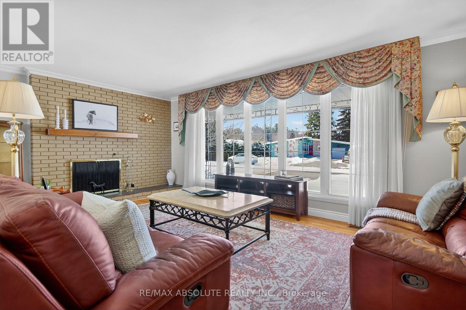 62 Foothills Drive, Ottawa, Ontario  K2H 6K3 - Photo 8 - X12899310