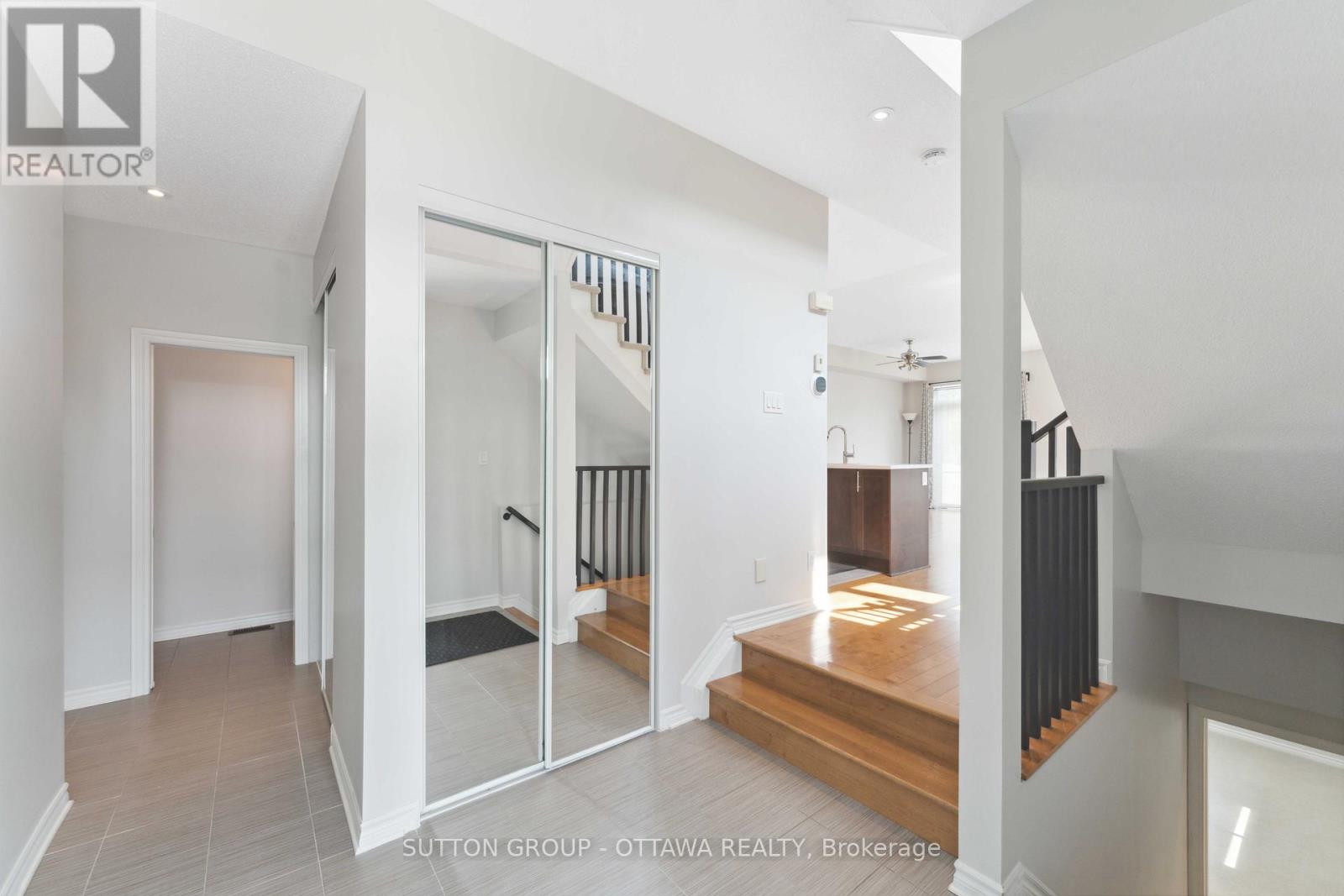 248 Keyrock Drive, Ottawa, Ontario  K2T 0G2 - Photo 3 - X12899326