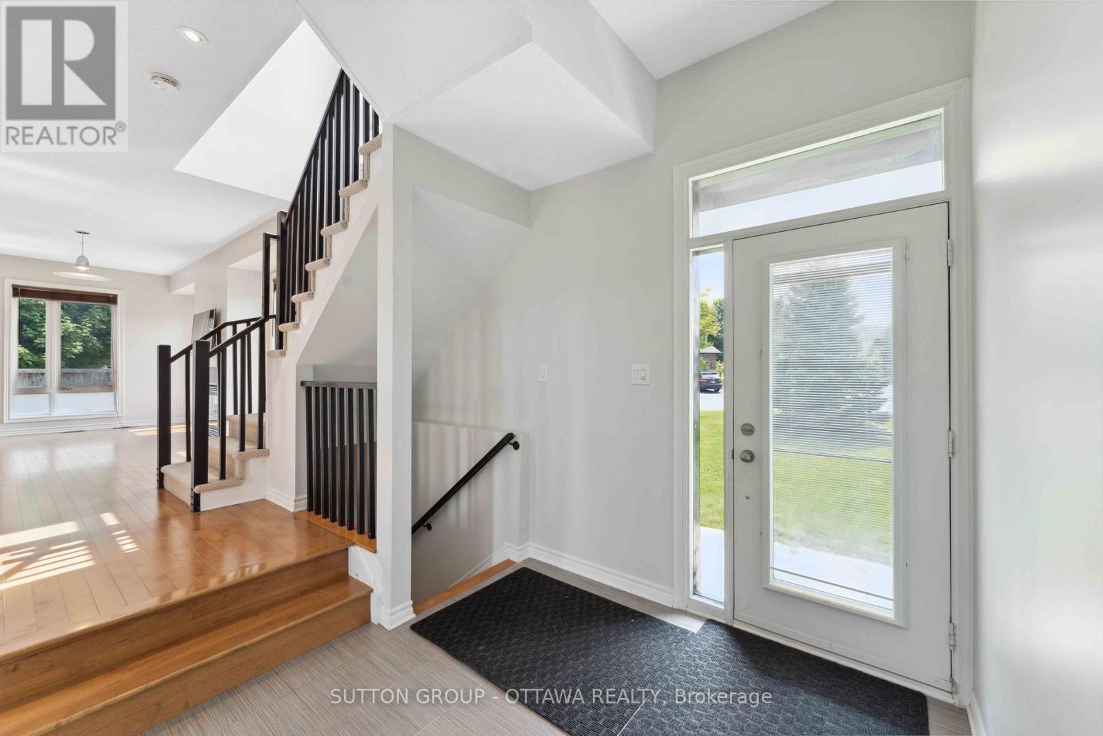 248 Keyrock Drive, Ottawa, Ontario  K2T 0G2 - Photo 4 - X12899326