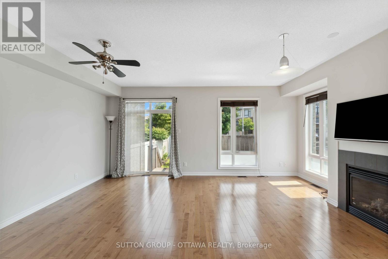 248 Keyrock Drive, Ottawa, Ontario  K2T 0G2 - Photo 5 - X12899326