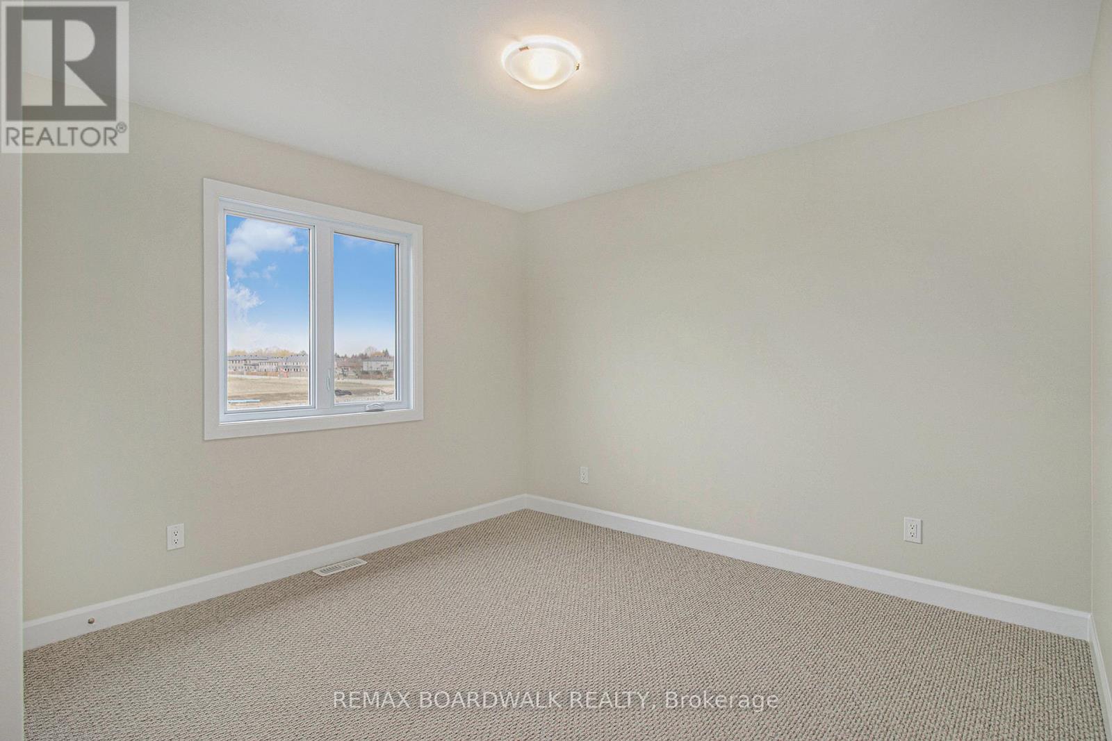 1207 Montblanc Crescent, Russell, Ontario  K0A 1W0 - Photo 11 - X12899390