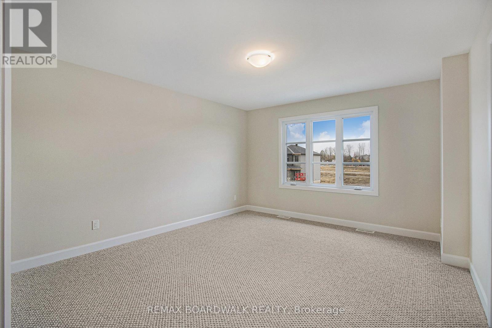 1207 Montblanc Crescent, Russell, Ontario  K0A 1W0 - Photo 12 - X12899390