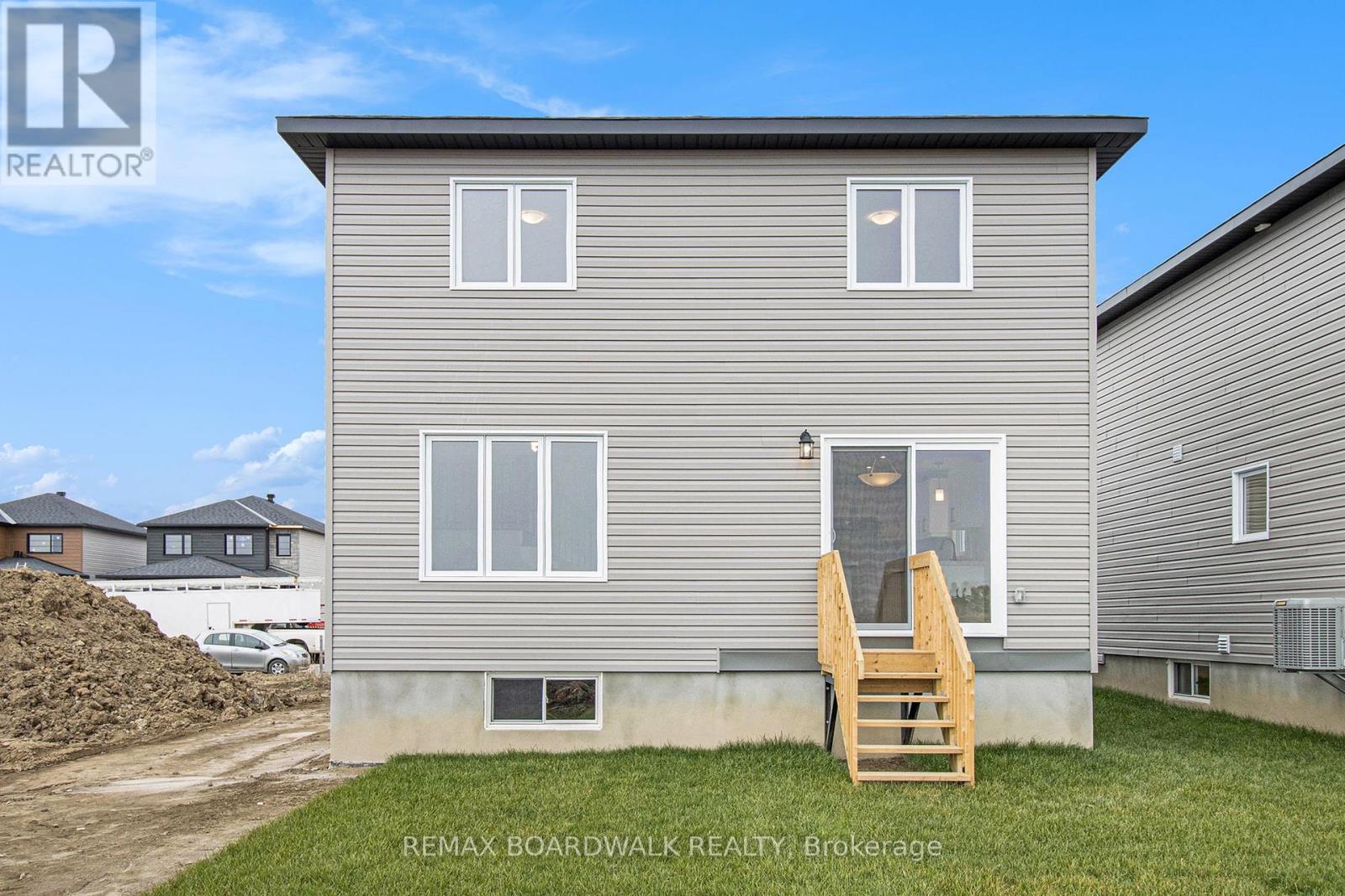 1207 Montblanc Crescent, Russell, Ontario  K0A 1W0 - Photo 13 - X12899390