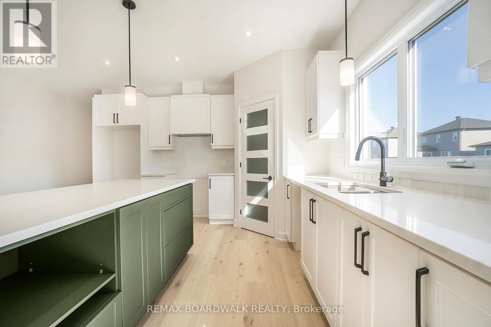 619 Geneva Crescent, Russell, Ontario  K0A 1W0 - Photo 10 - X12899402