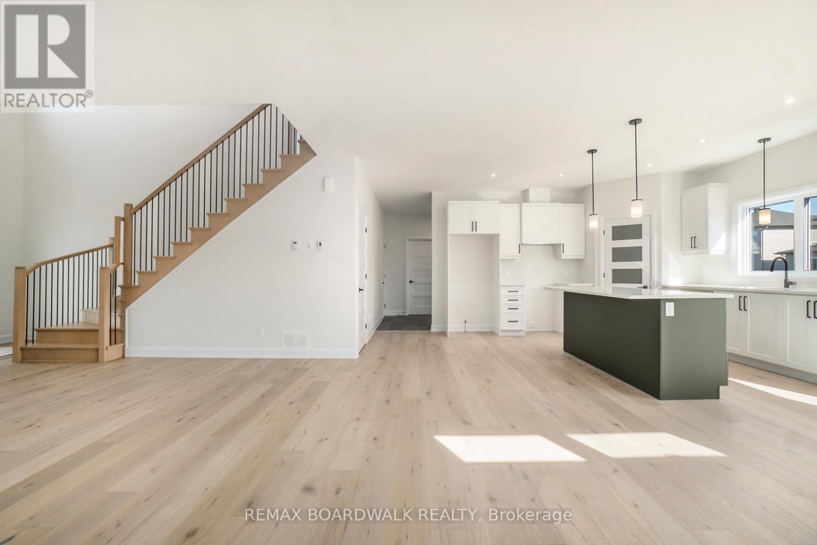 619 Geneva Crescent, Russell, Ontario  K0A 1W0 - Photo 7 - X12899402