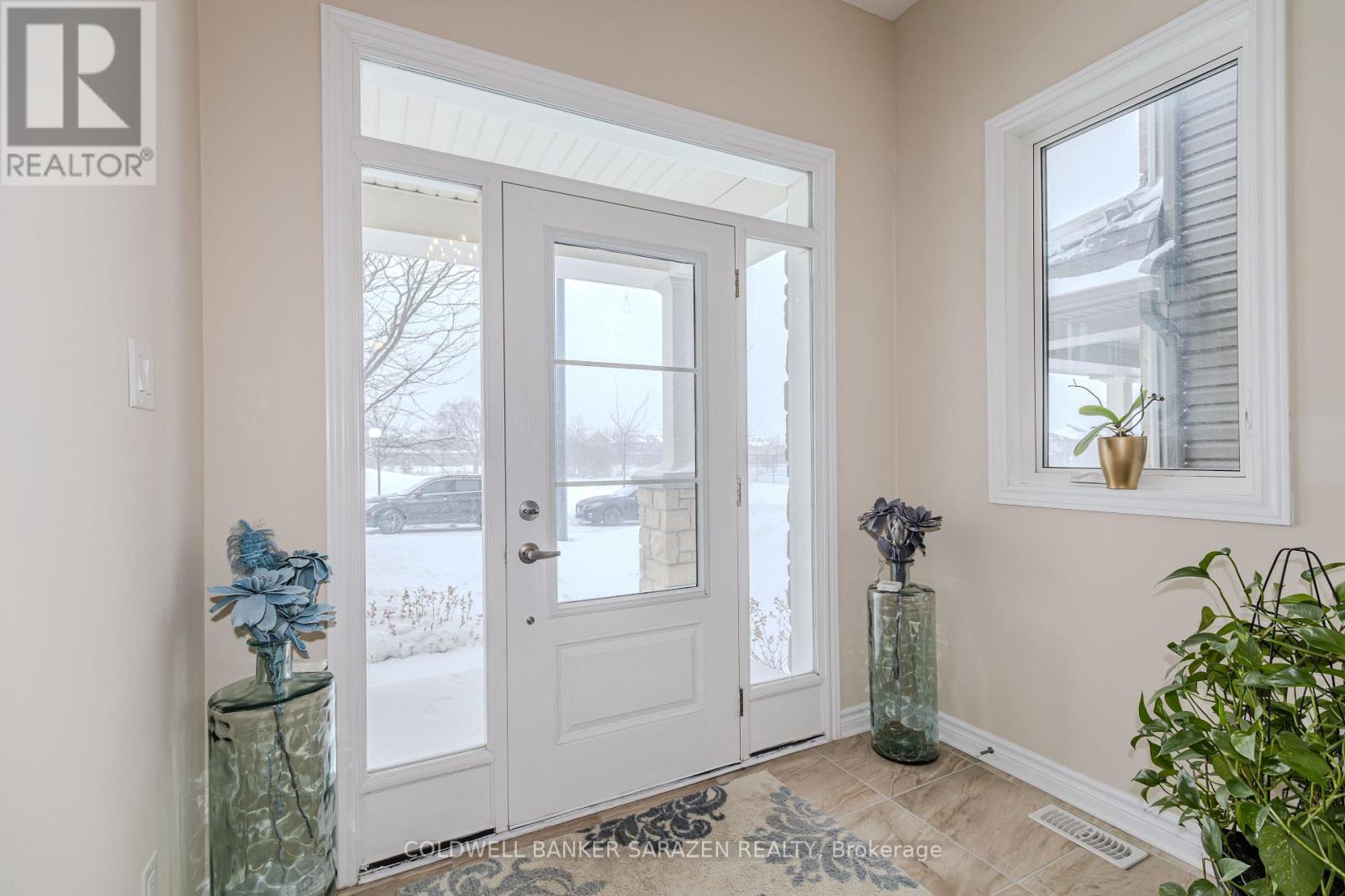 942 Guinness Crescent, Ottawa, Ontario  K2C 3H2 - Photo 3 - X12899426