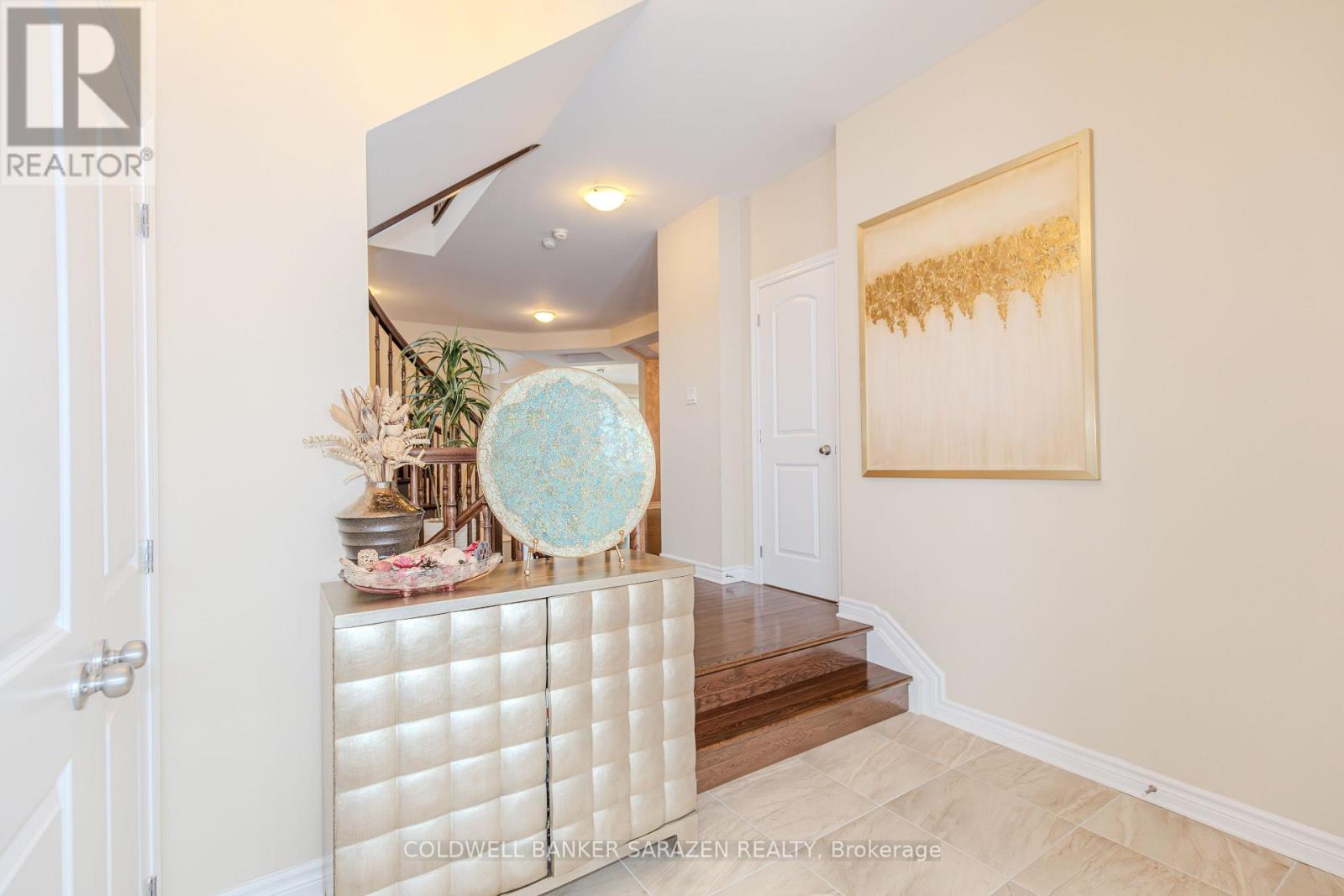 942 Guinness Crescent, Ottawa, Ontario  K2C 3H2 - Photo 4 - X12899426