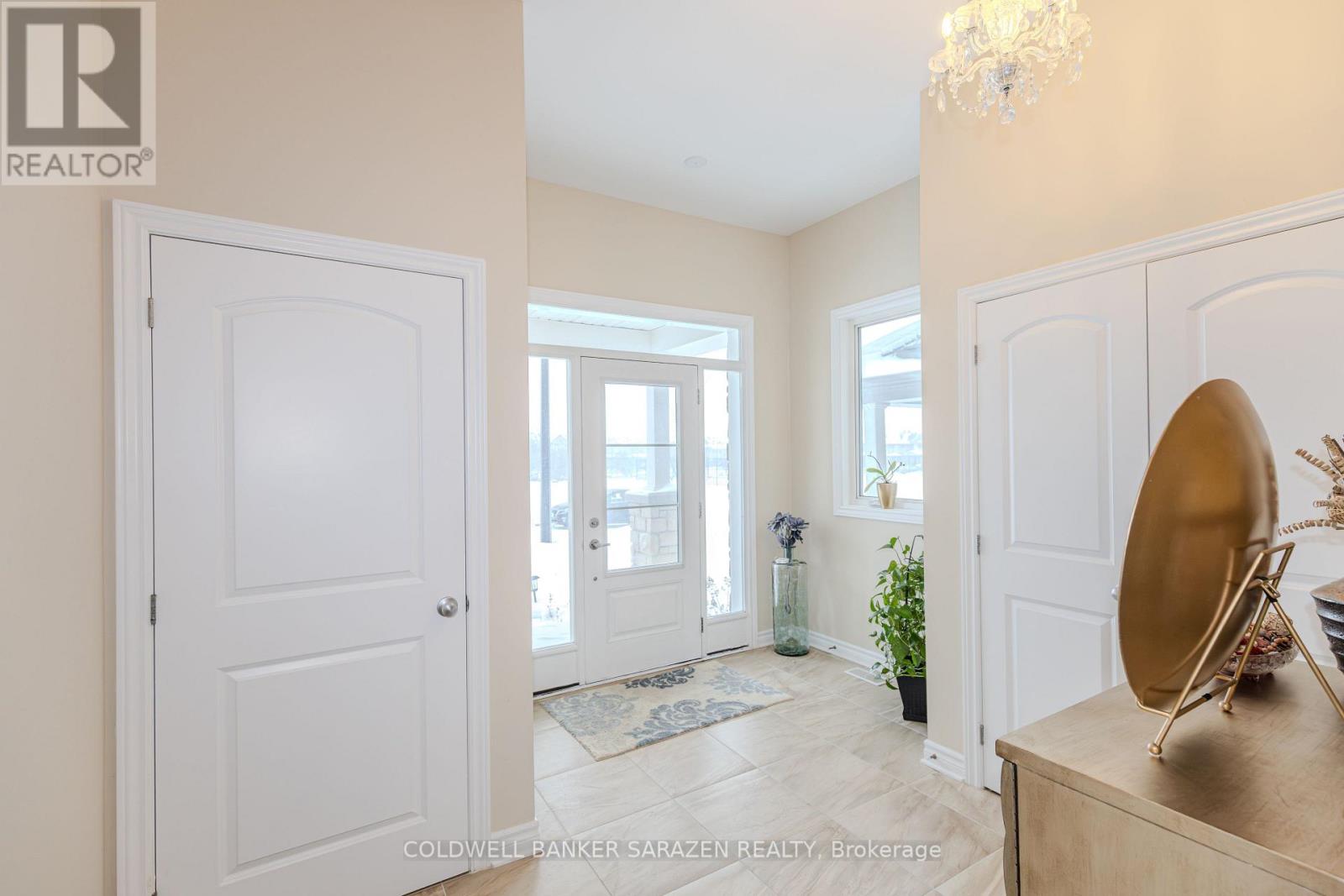 942 Guinness Crescent, Ottawa, Ontario  K2C 3H2 - Photo 5 - X12899426