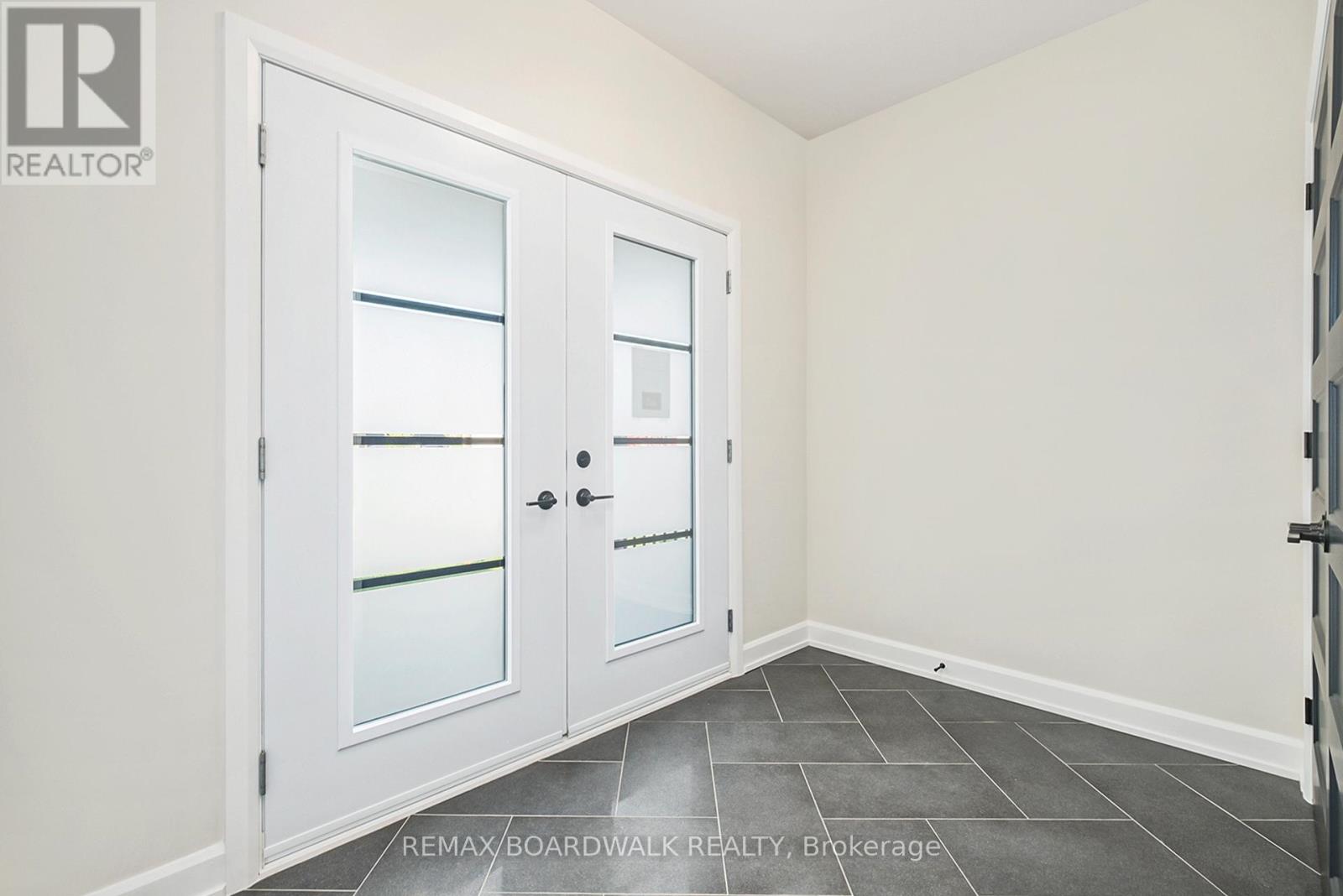 1035 Chablis Crescent, Russell, Ontario  K0A 1W0 - Photo 2 - X12899428