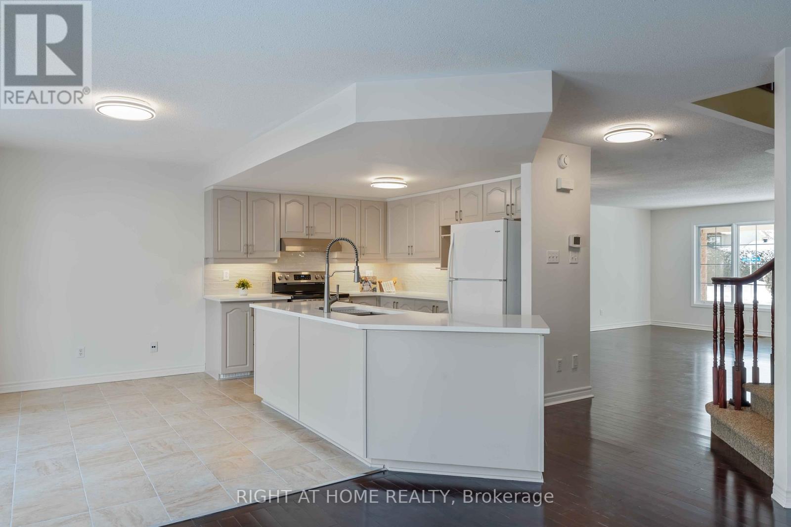 104b Craig Henry Drive, Ottawa, Ontario  K2G 6L8 - Photo 12 - X12899446