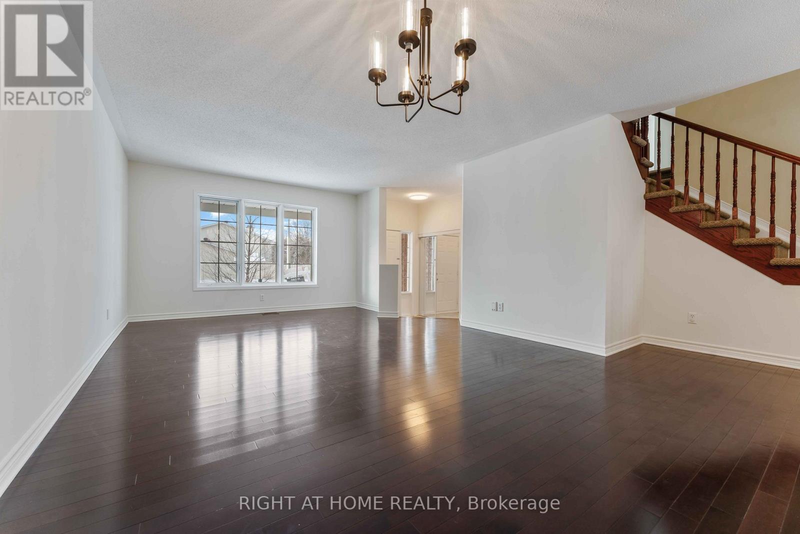 104b Craig Henry Drive, Ottawa, Ontario  K2G 6L8 - Photo 4 - X12899446