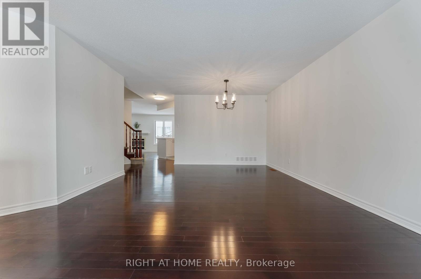 104b Craig Henry Drive, Ottawa, Ontario  K2G 6L8 - Photo 5 - X12899446