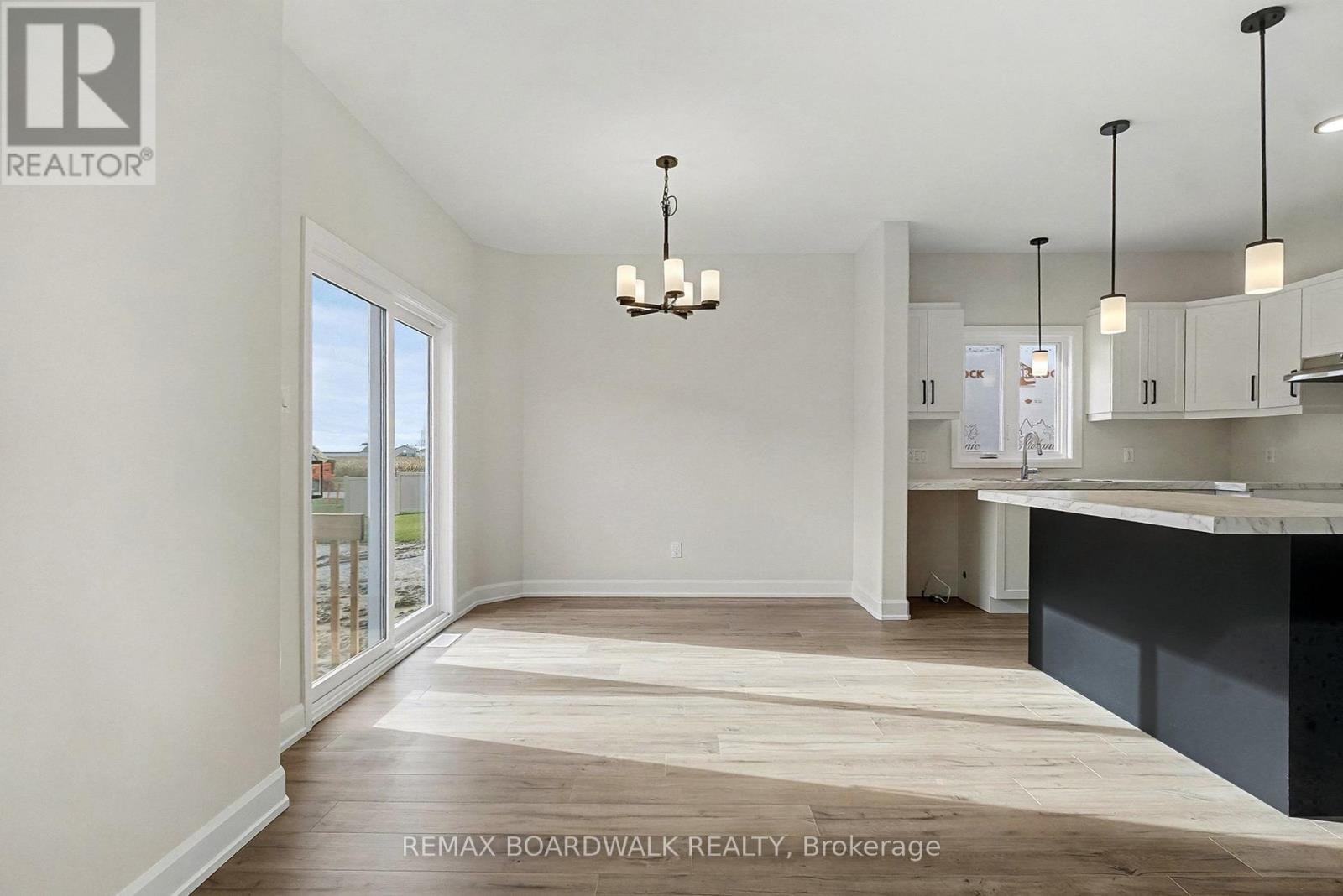 408 Falcon Lane, Russell, Ontario  K4R 1E5 - Photo 6 - X12899448