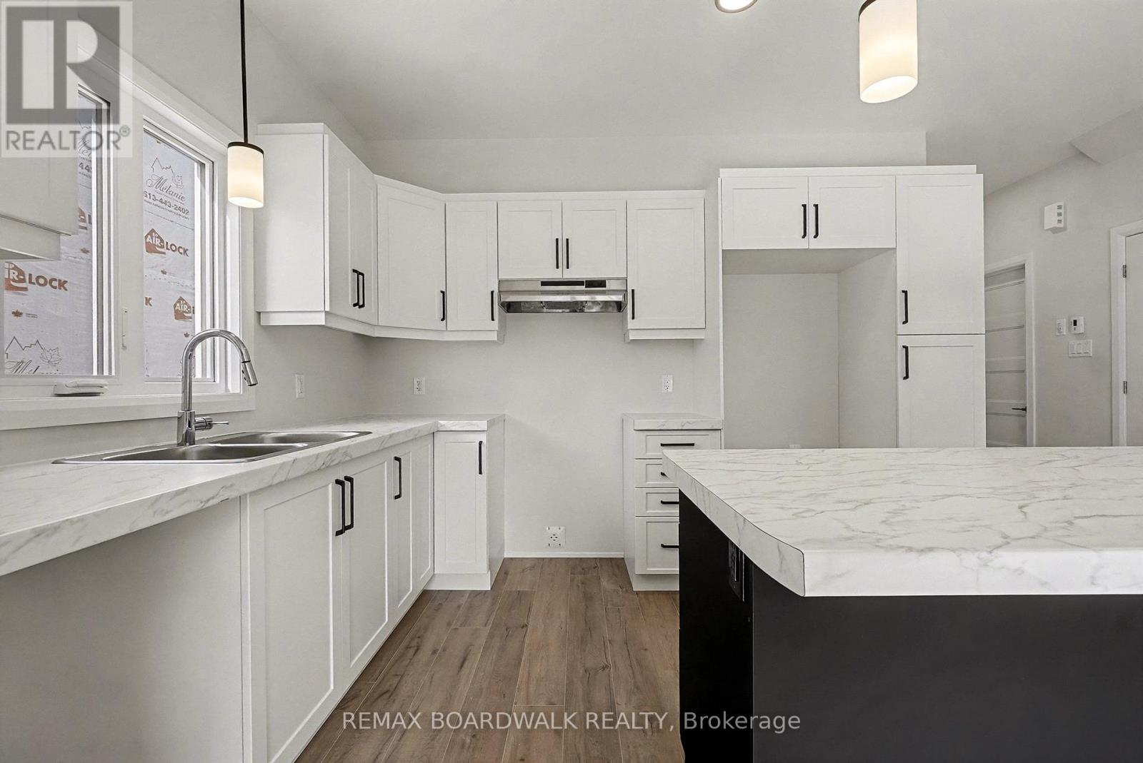 408 Falcon Lane, Russell, Ontario  K4R 1E5 - Photo 7 - X12899448