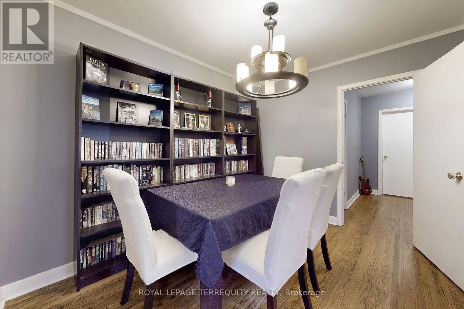 29 Love Crescent, Toronto, Ontario  M4E 1V6 - Photo 12 - E12899234