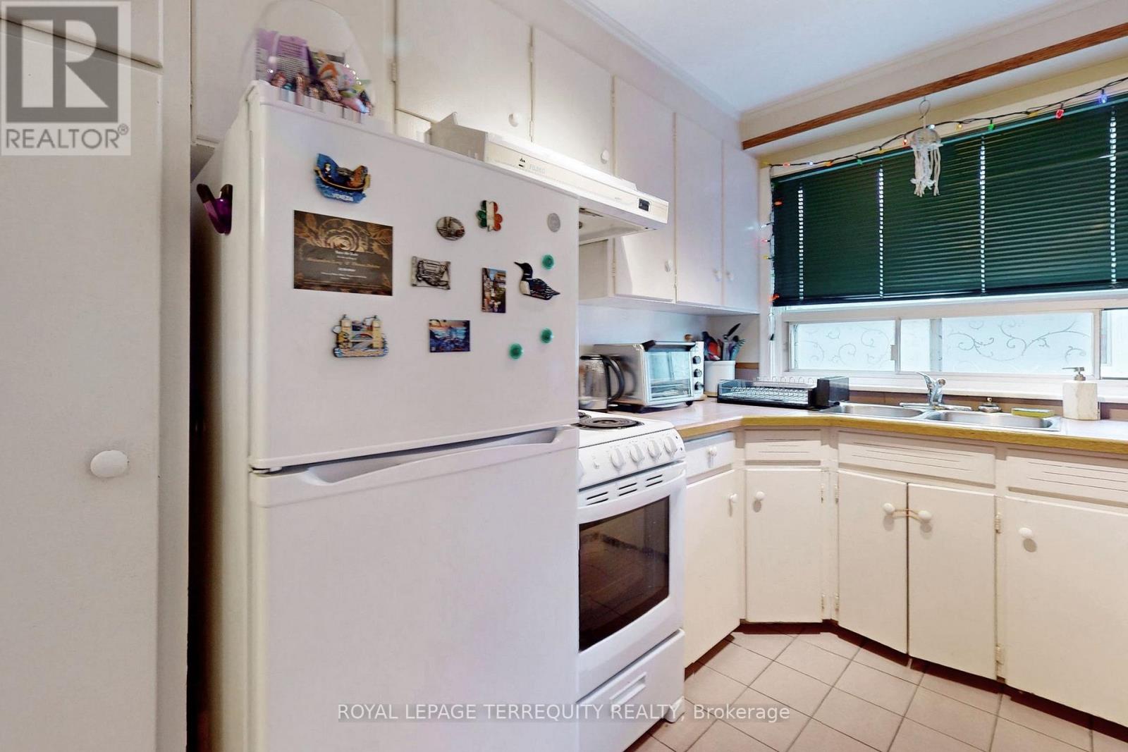 29 Love Crescent, Toronto, Ontario  M4E 1V6 - Photo 14 - E12899234