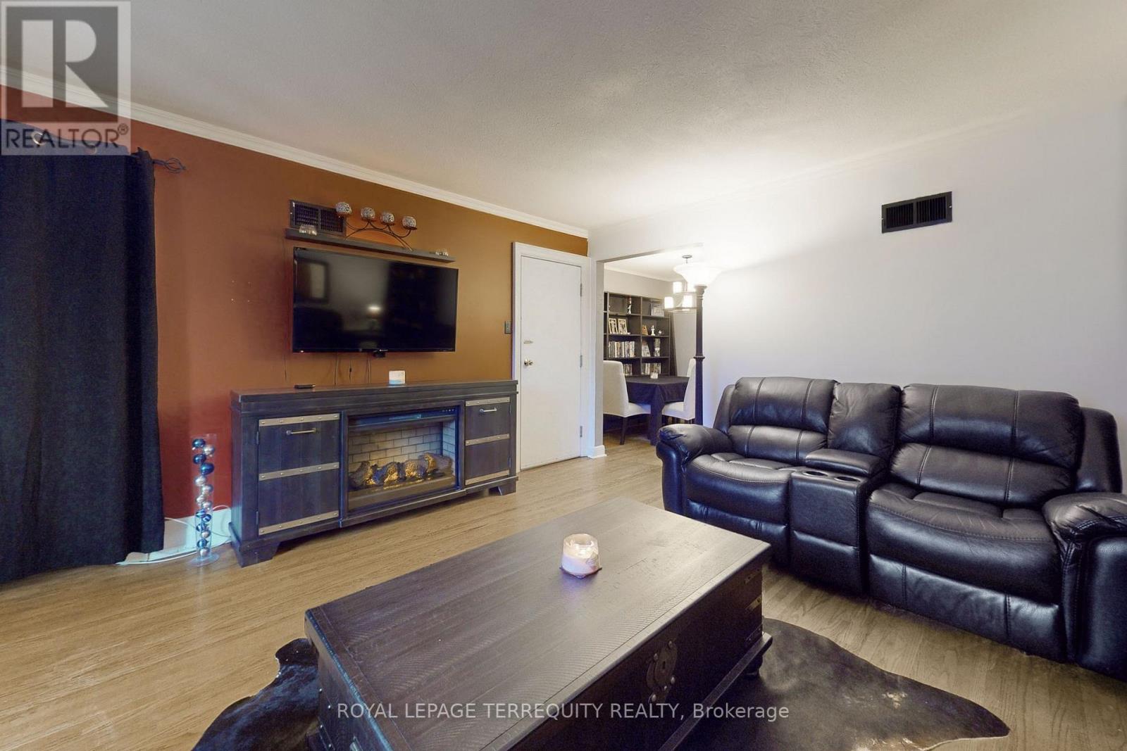 29 Love Crescent, Toronto, Ontario  M4E 1V6 - Photo 11 - E12899240