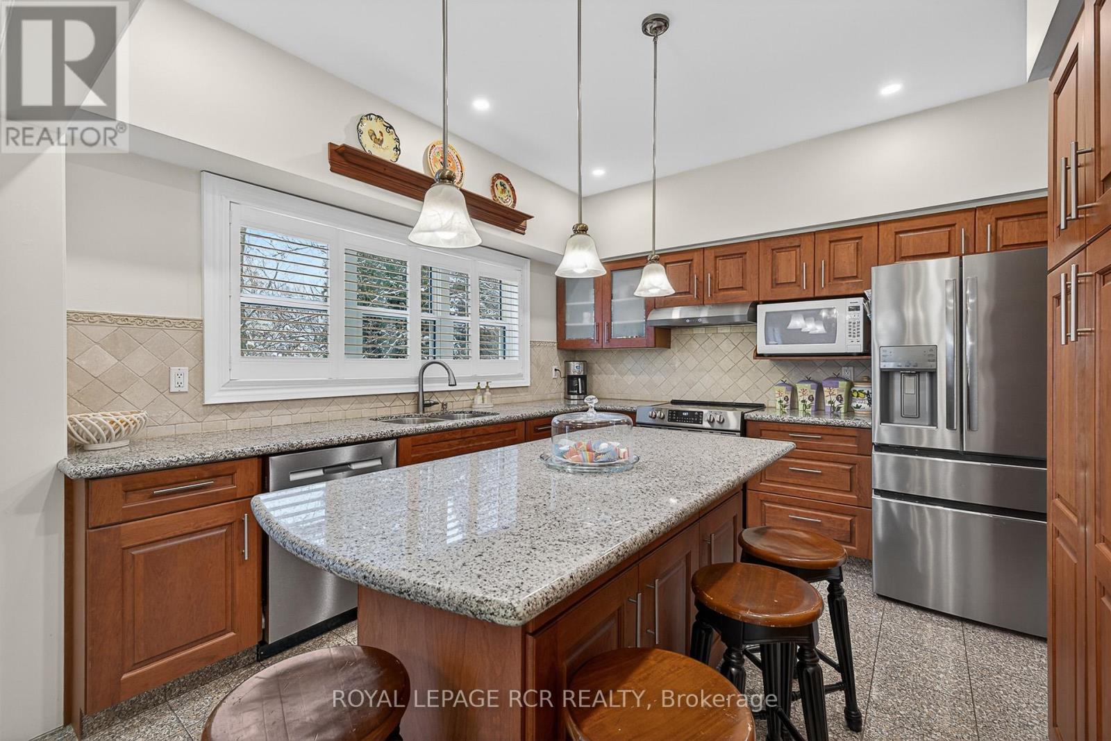 27 Kennett Drive, Whitby (Lynde Creek), Ontario  L1P 1L5 - Photo 12 - E12899408