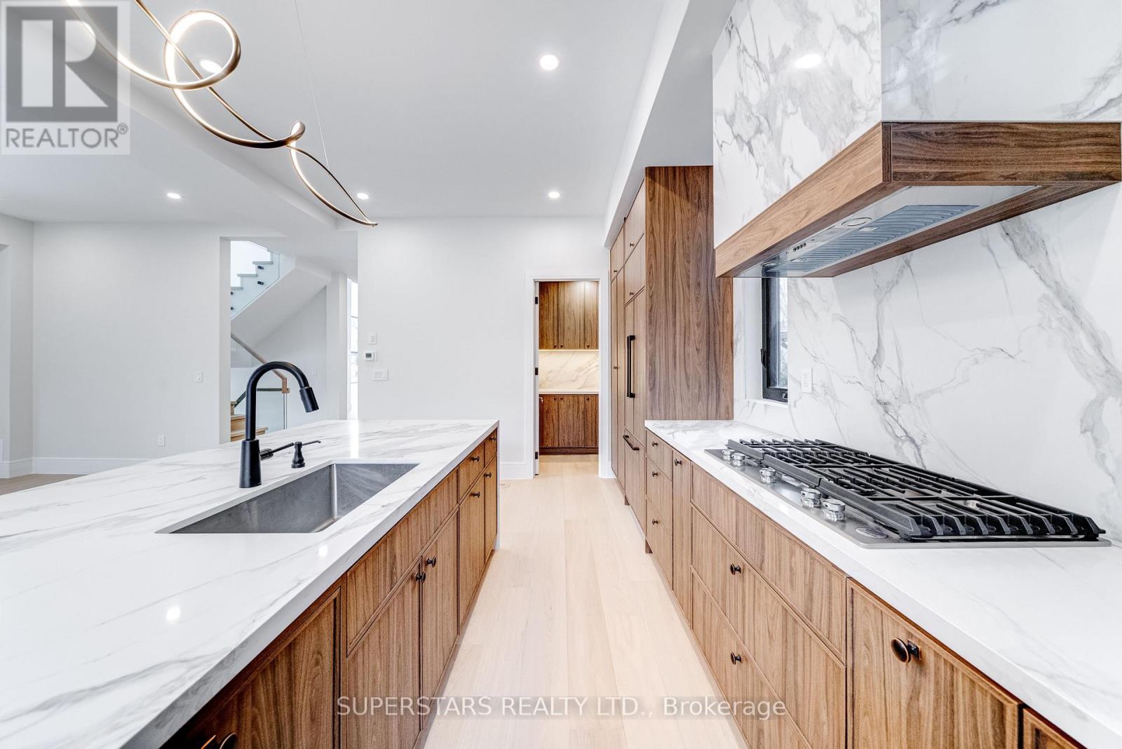 21 Shadbolt Court, Markham, Ontario  L3R 1X3 - Photo 11 - N12899196