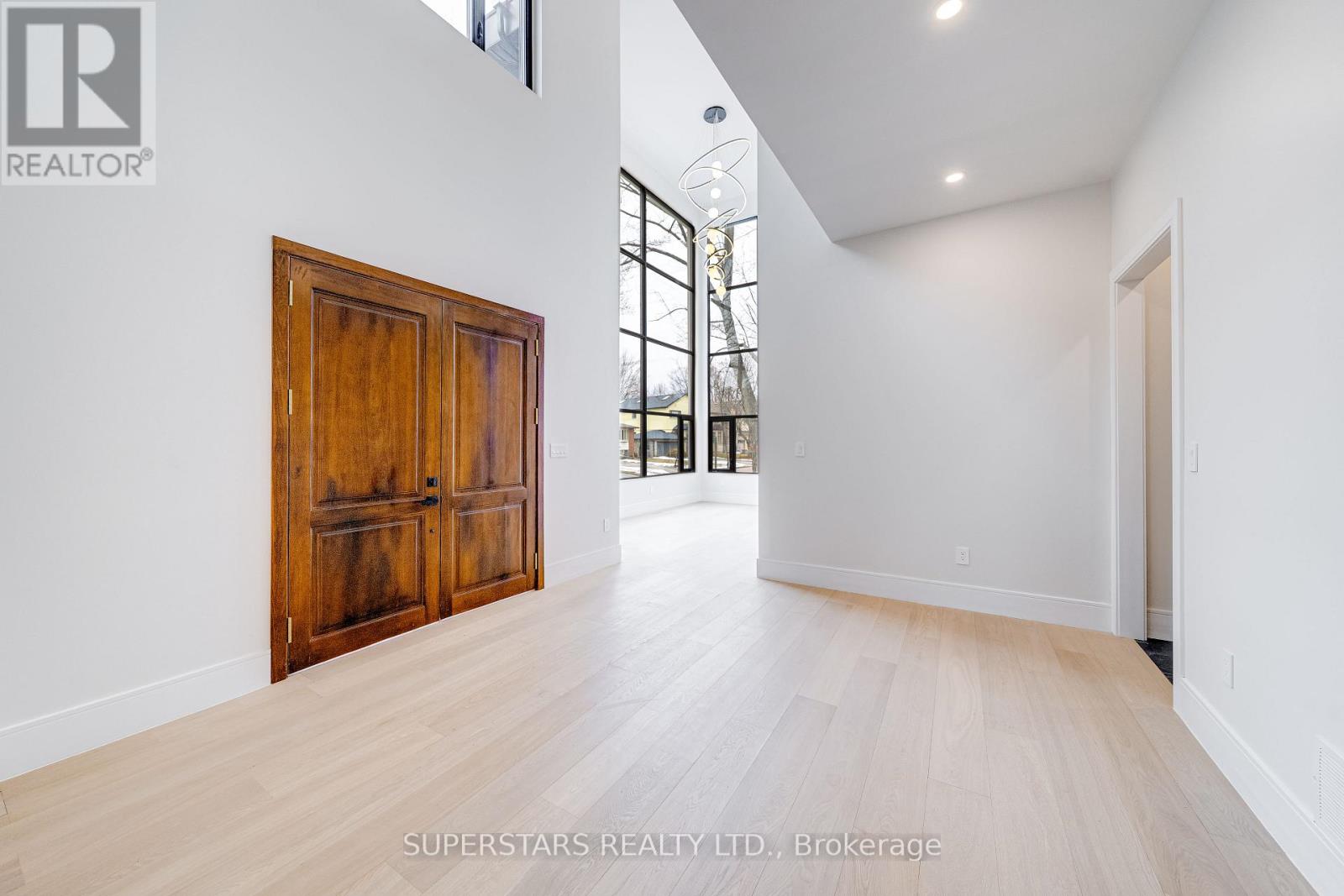 21 Shadbolt Court, Markham, Ontario  L3R 1X3 - Photo 5 - N12899196