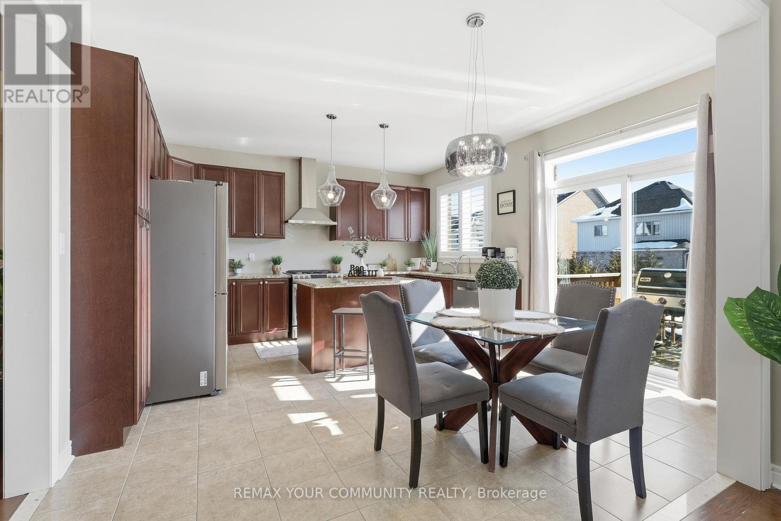 21 Mccabe Lane, New Tecumseth, Ontario  L0G 1W0 - Photo 2 - N12899404