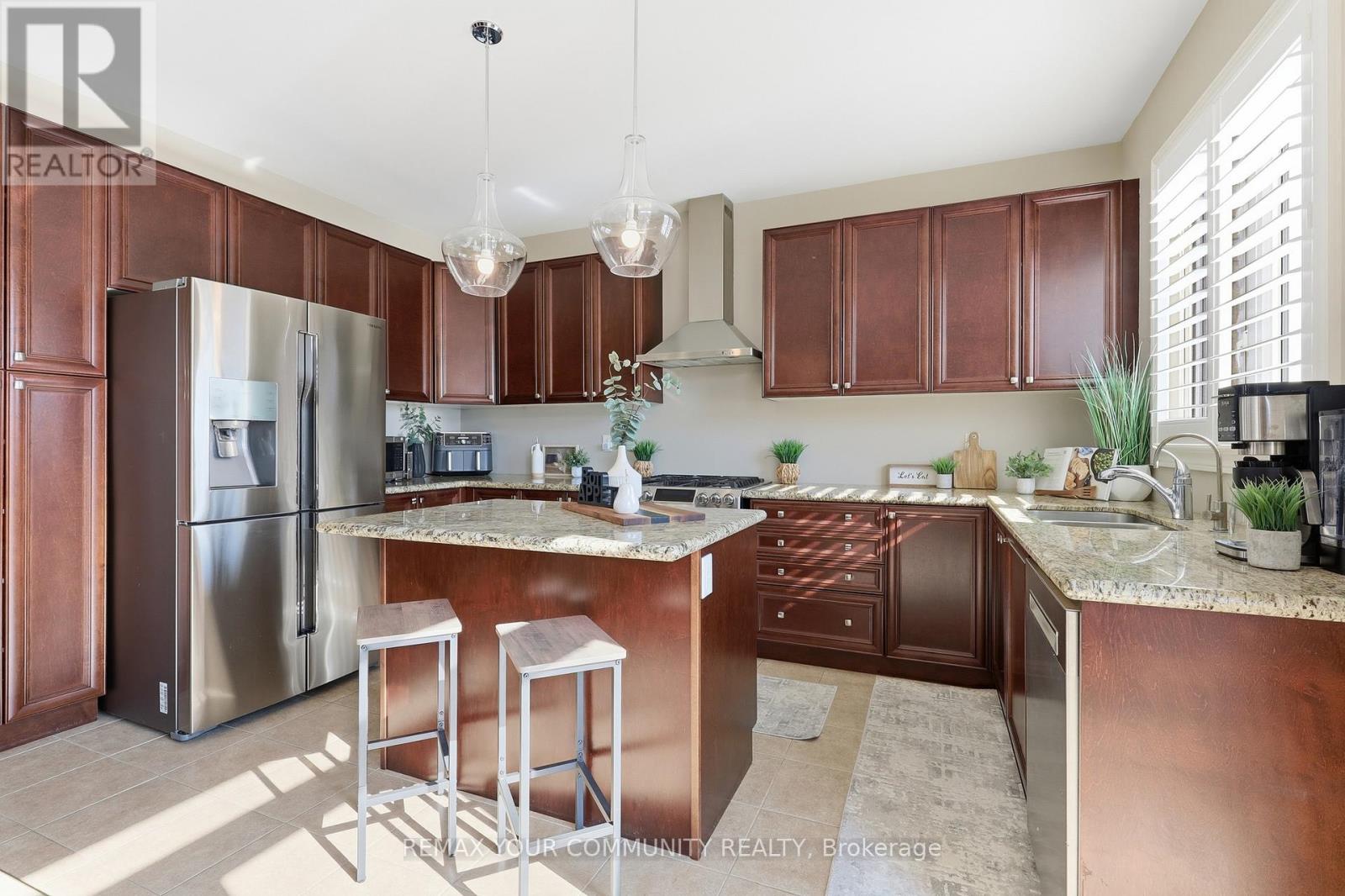 21 Mccabe Lane, New Tecumseth, Ontario  L0G 1W0 - Photo 3 - N12899404