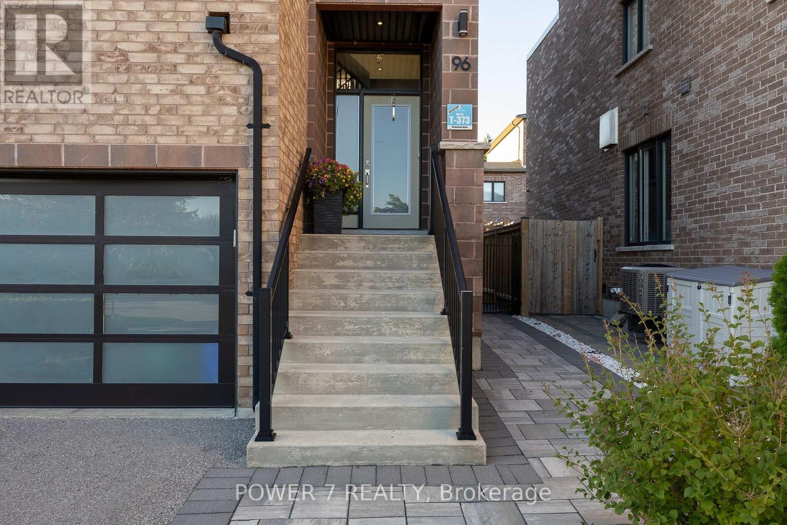 96 Anchusa Drive, Richmond Hill, Ontario  L4E 1C5 - Photo 4 - N12899422