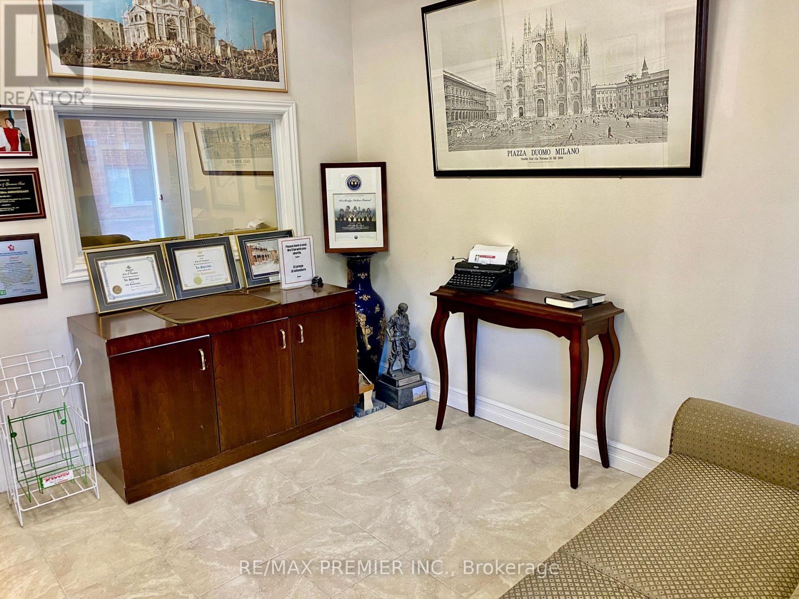 Au 8 & 9 - 140 Woodbridge Avenue, Vaughan, Ontario  L4L 4K9 - Photo 3 - N12899442