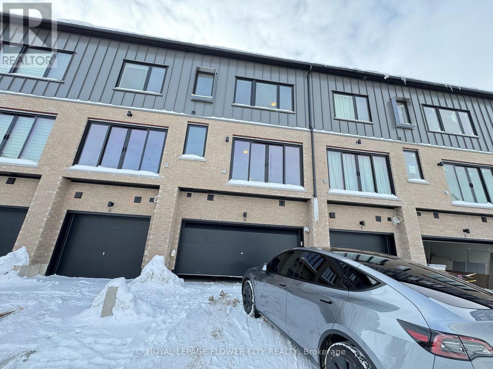 9 Rainwater Lane, Barrie, Ontario  L4N 9J6 - Photo 2 - S12899212