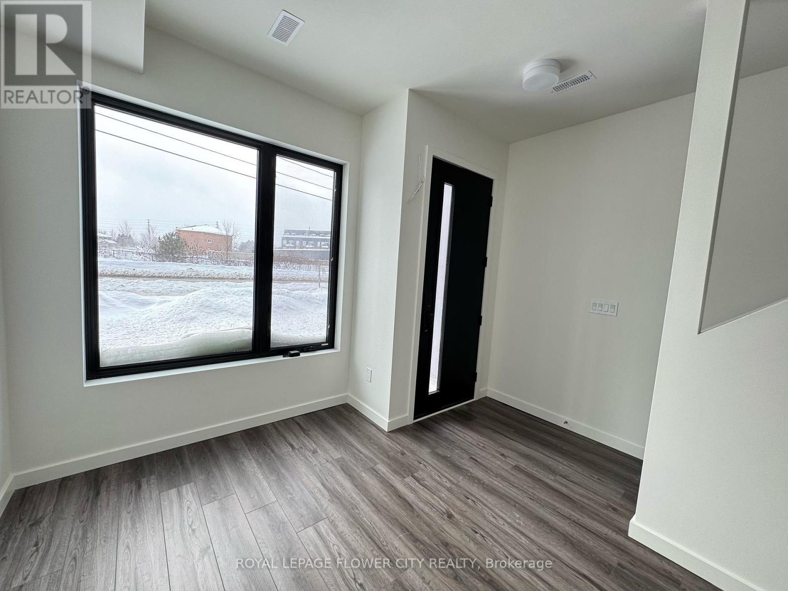 9 Rainwater Lane, Barrie, Ontario  L4N 9J6 - Photo 8 - S12899212