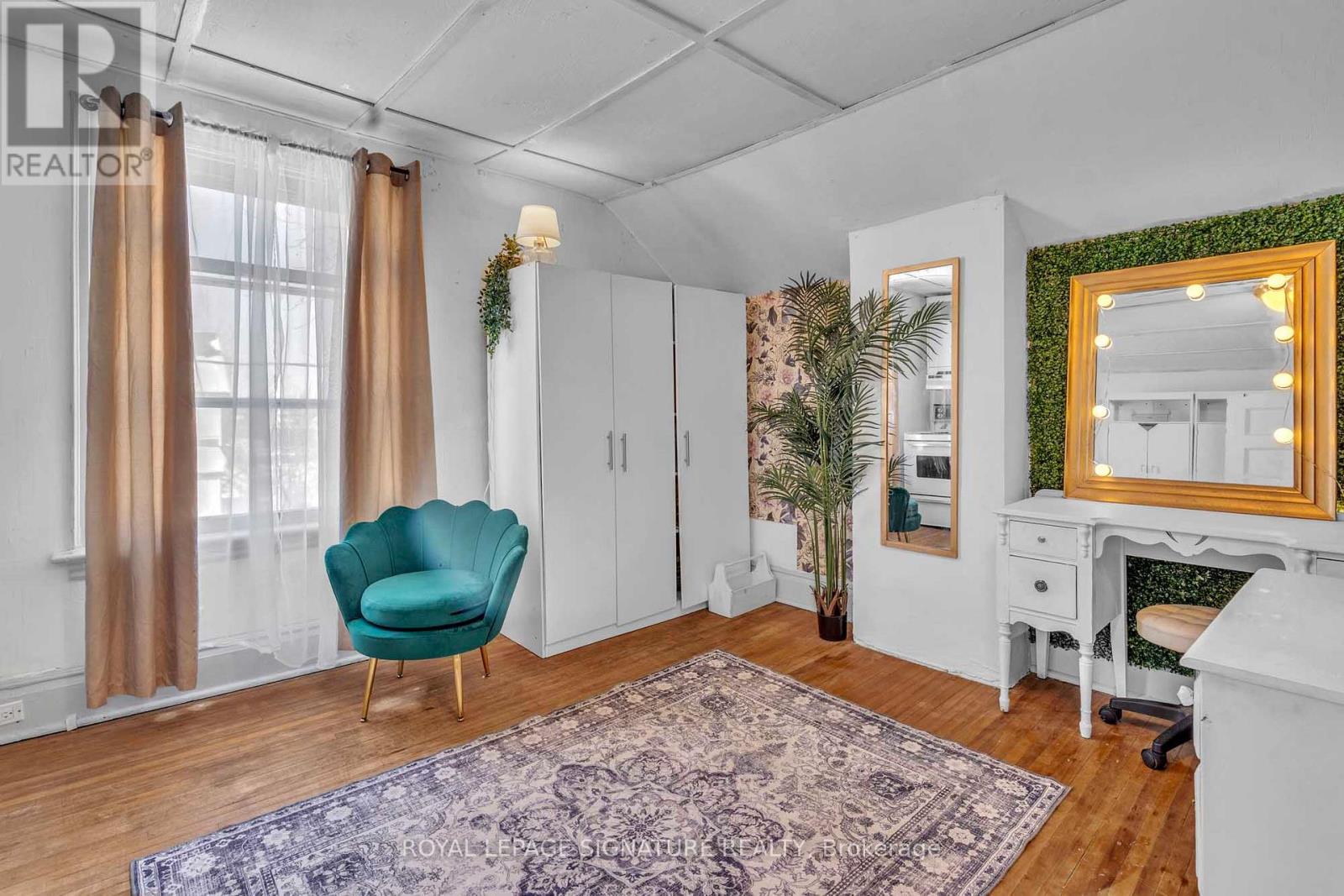 87 Elgin Street, Orillia, Ontario  L3V 1S3 - Photo 4 - S12899222