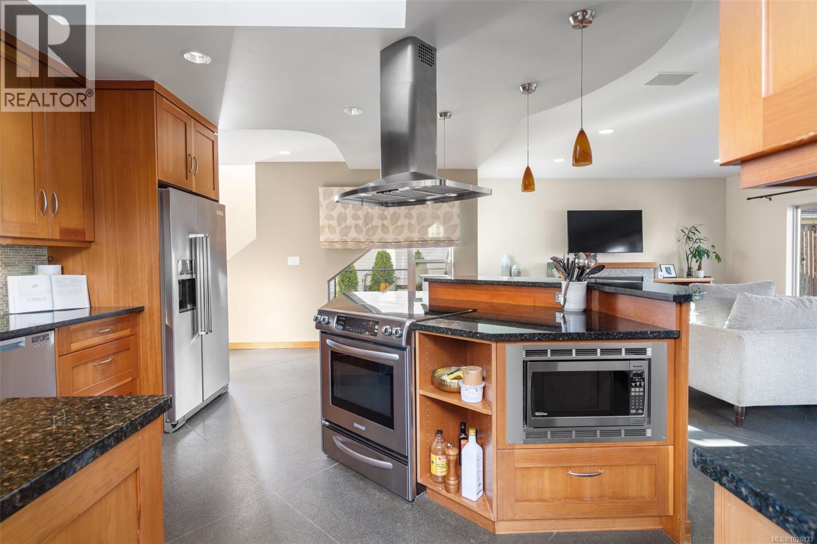 842 Canterbury Rd, Saanich, British Columbia  V8X 3E6 - Photo 12 - 1026133