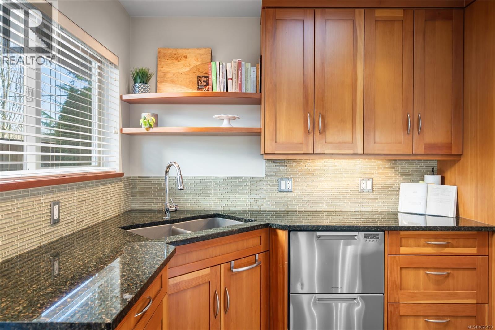 842 Canterbury Rd, Saanich, British Columbia  V8X 3E6 - Photo 13 - 1026133