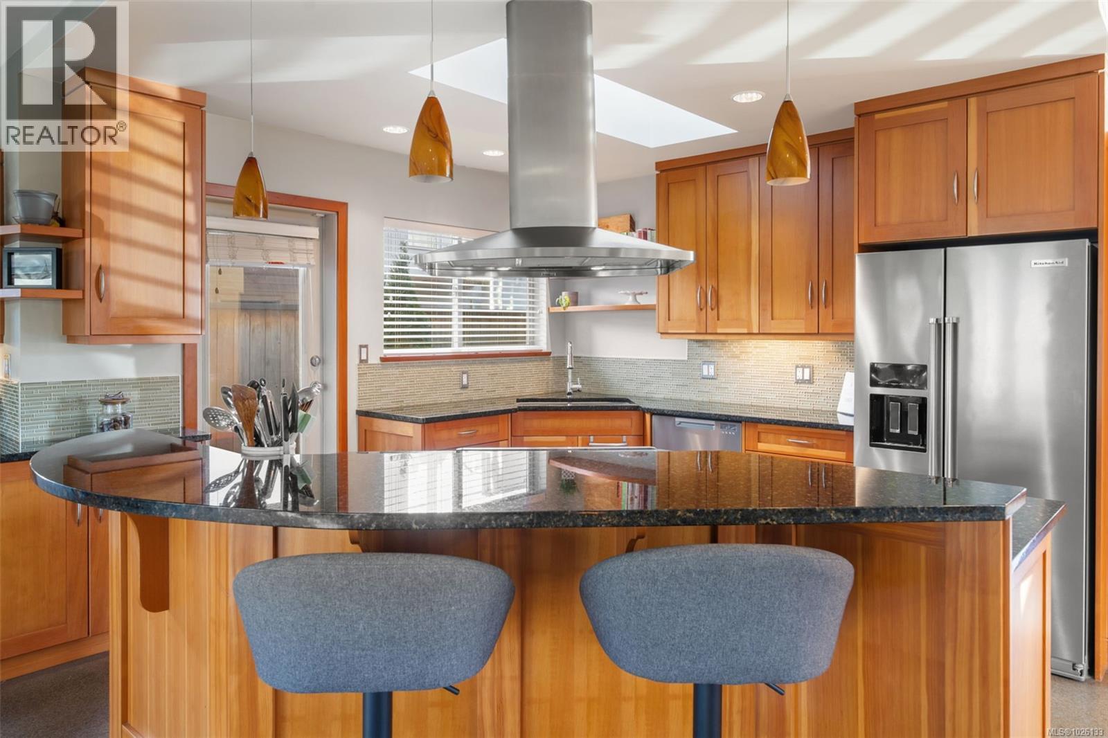 842 Canterbury Rd, Saanich, British Columbia  V8X 3E6 - Photo 14 - 1026133