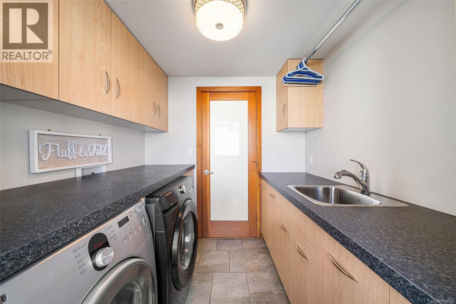 842 Canterbury Rd, Saanich, British Columbia  V8X 3E6 - Photo 19 - 1026133