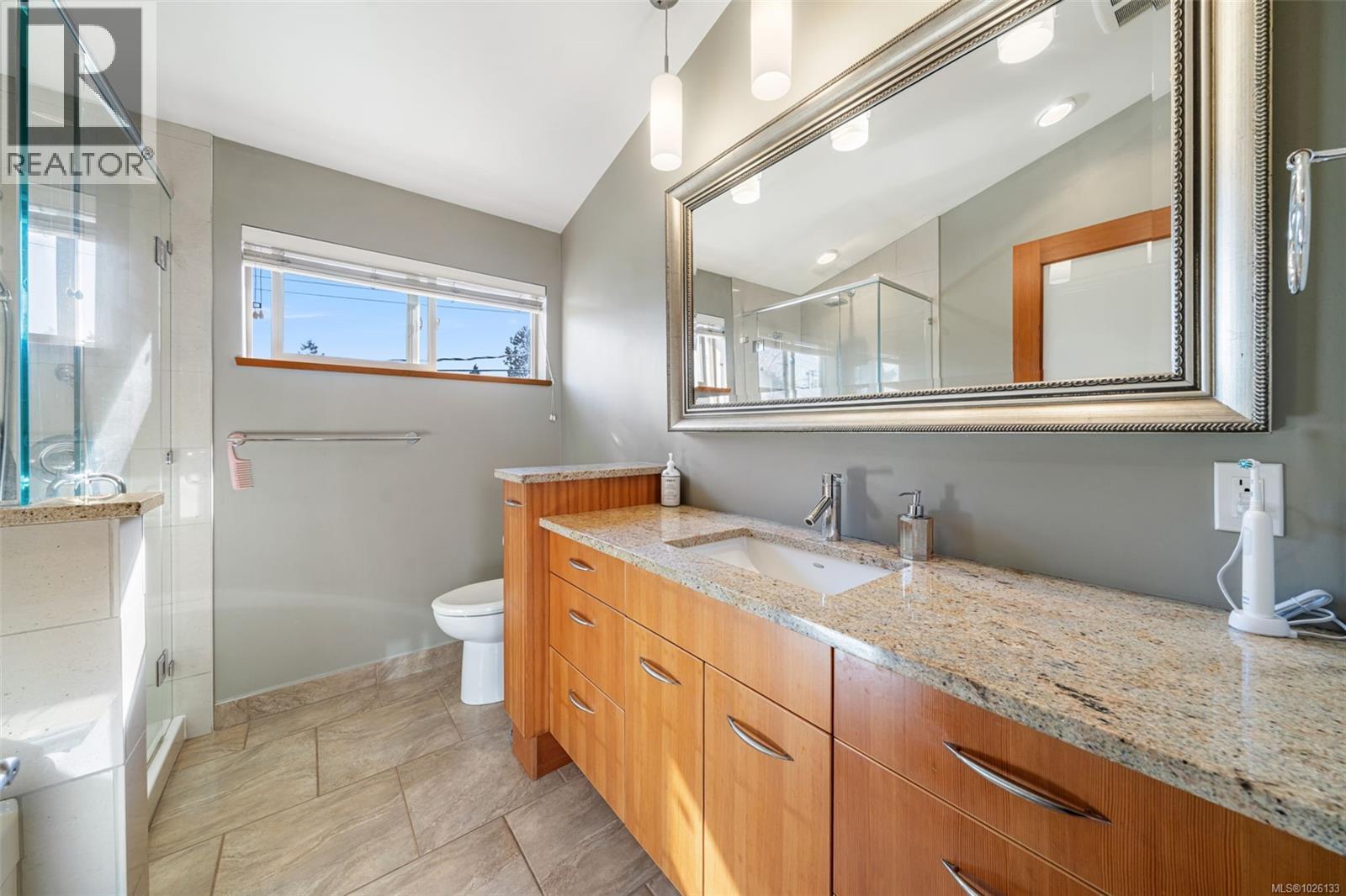 842 Canterbury Rd, Saanich, British Columbia  V8X 3E6 - Photo 21 - 1026133