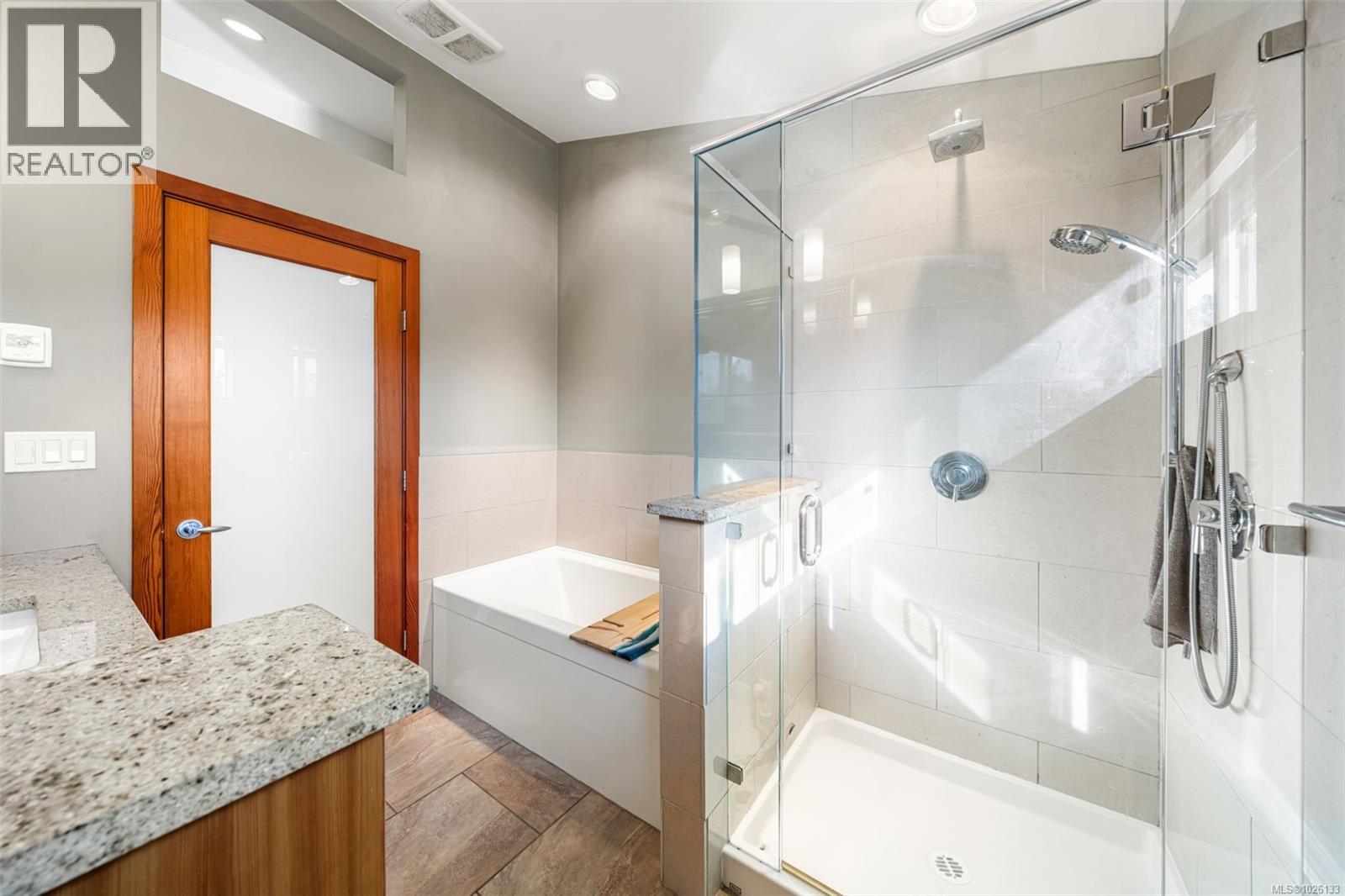 842 Canterbury Rd, Saanich, British Columbia  V8X 3E6 - Photo 23 - 1026133