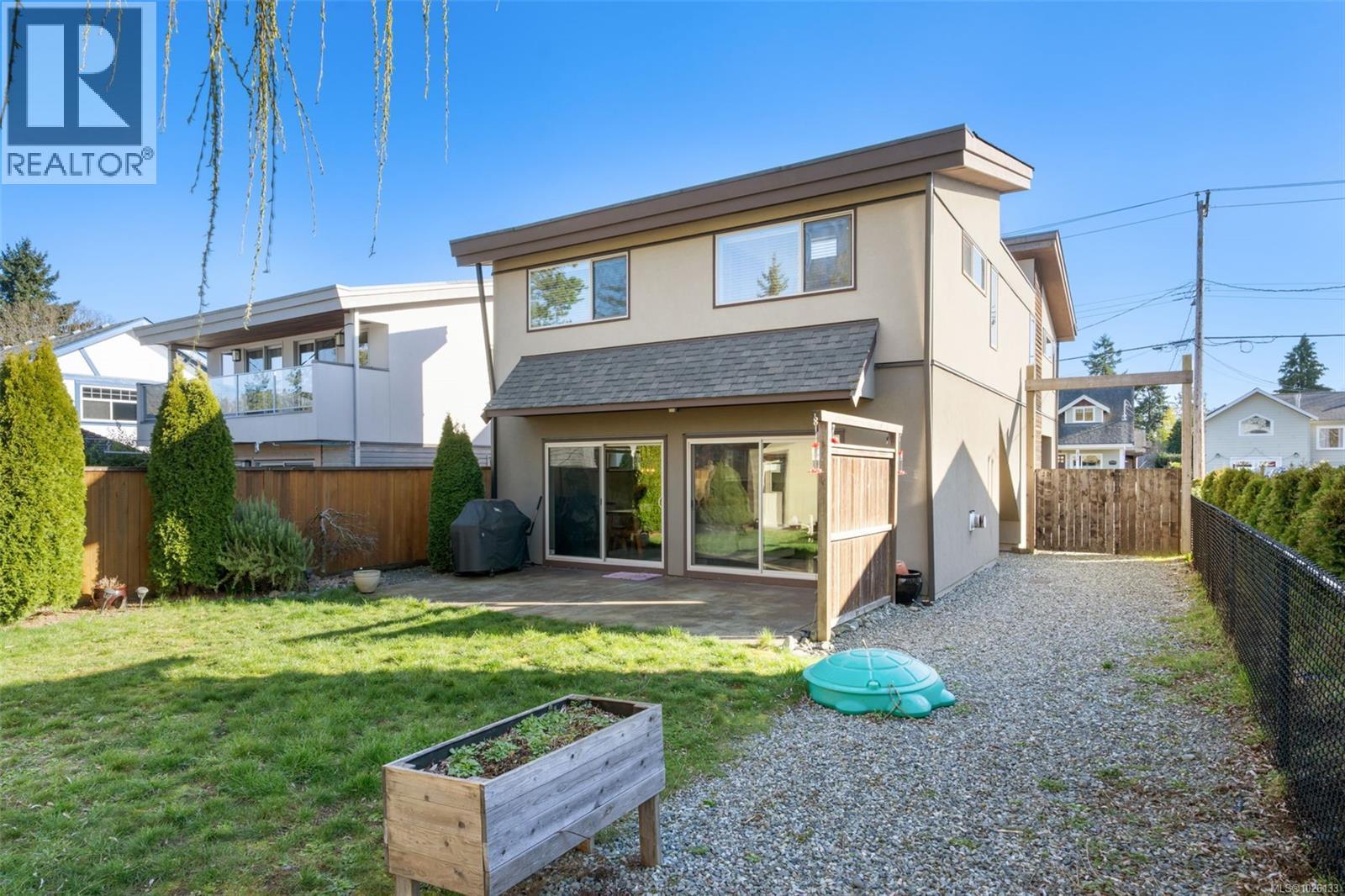 842 Canterbury Rd, Saanich, British Columbia  V8X 3E6 - Photo 28 - 1026133