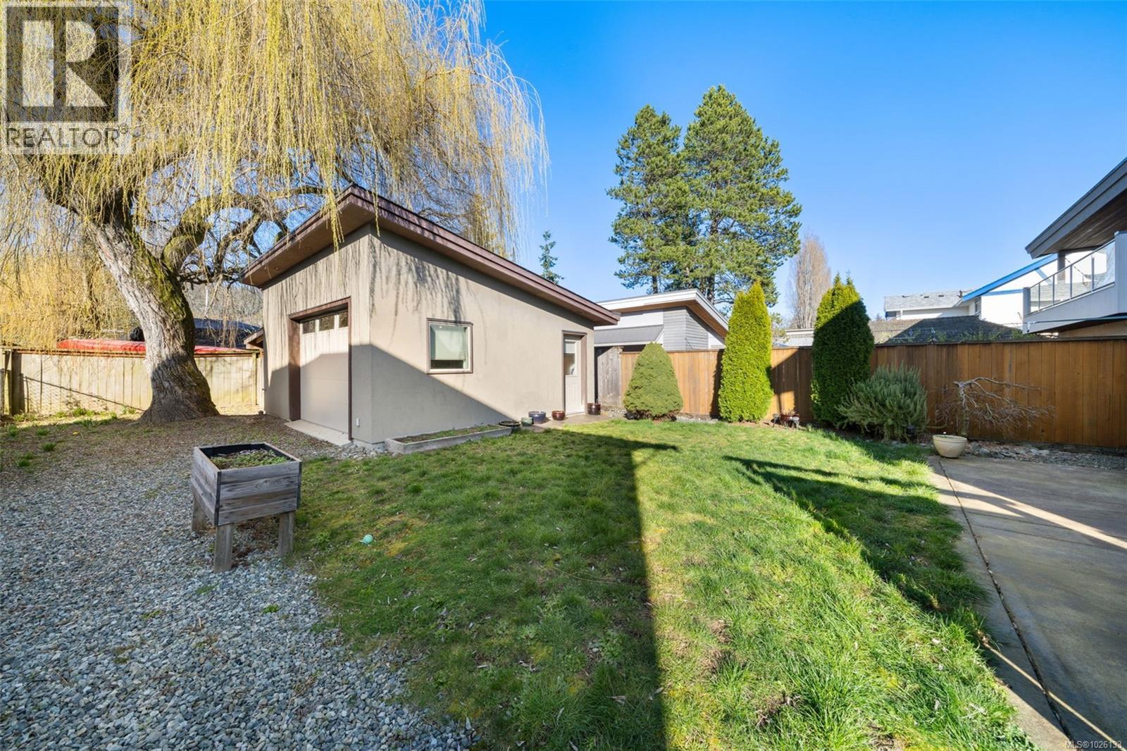 842 Canterbury Rd, Saanich, British Columbia  V8X 3E6 - Photo 31 - 1026133