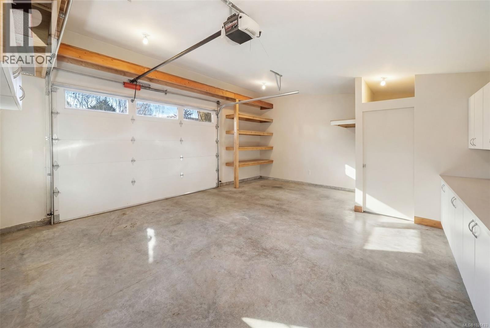 842 Canterbury Rd, Saanich, British Columbia  V8X 3E6 - Photo 32 - 1026133