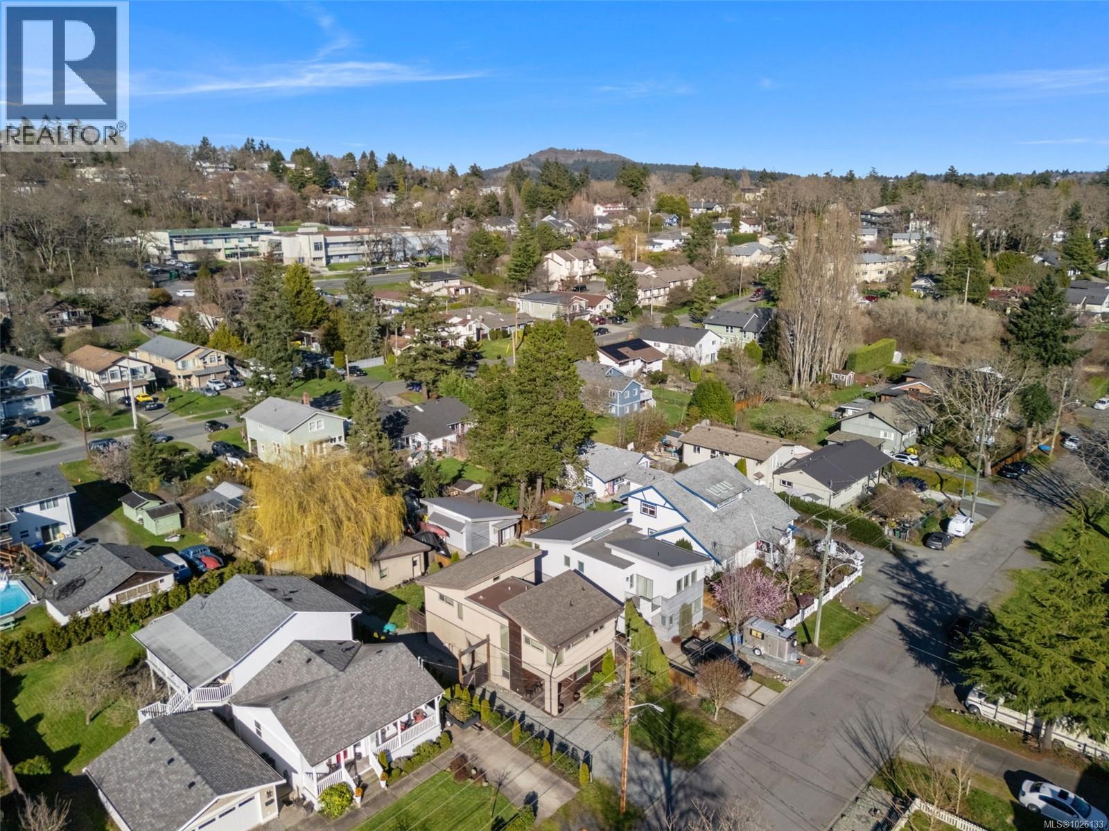 842 Canterbury Rd, Saanich, British Columbia  V8X 3E6 - Photo 37 - 1026133