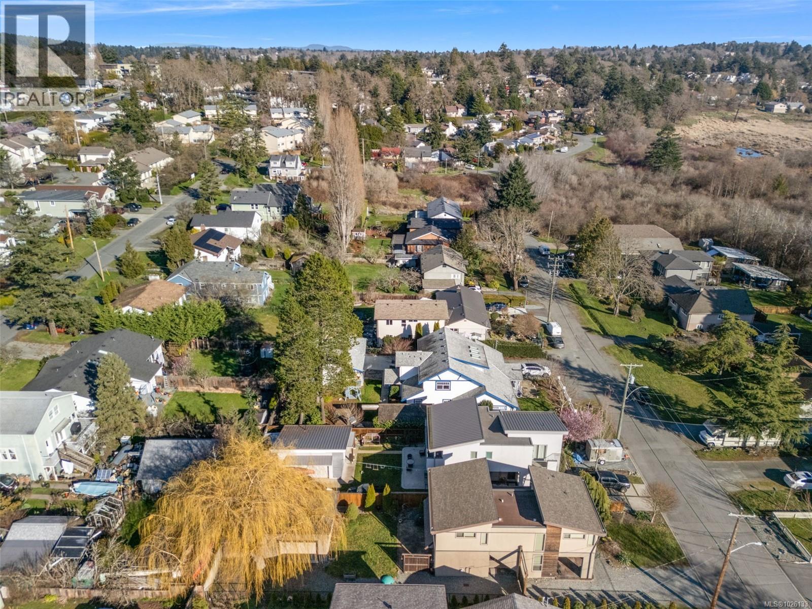 842 Canterbury Rd, Saanich, British Columbia  V8X 3E6 - Photo 39 - 1026133