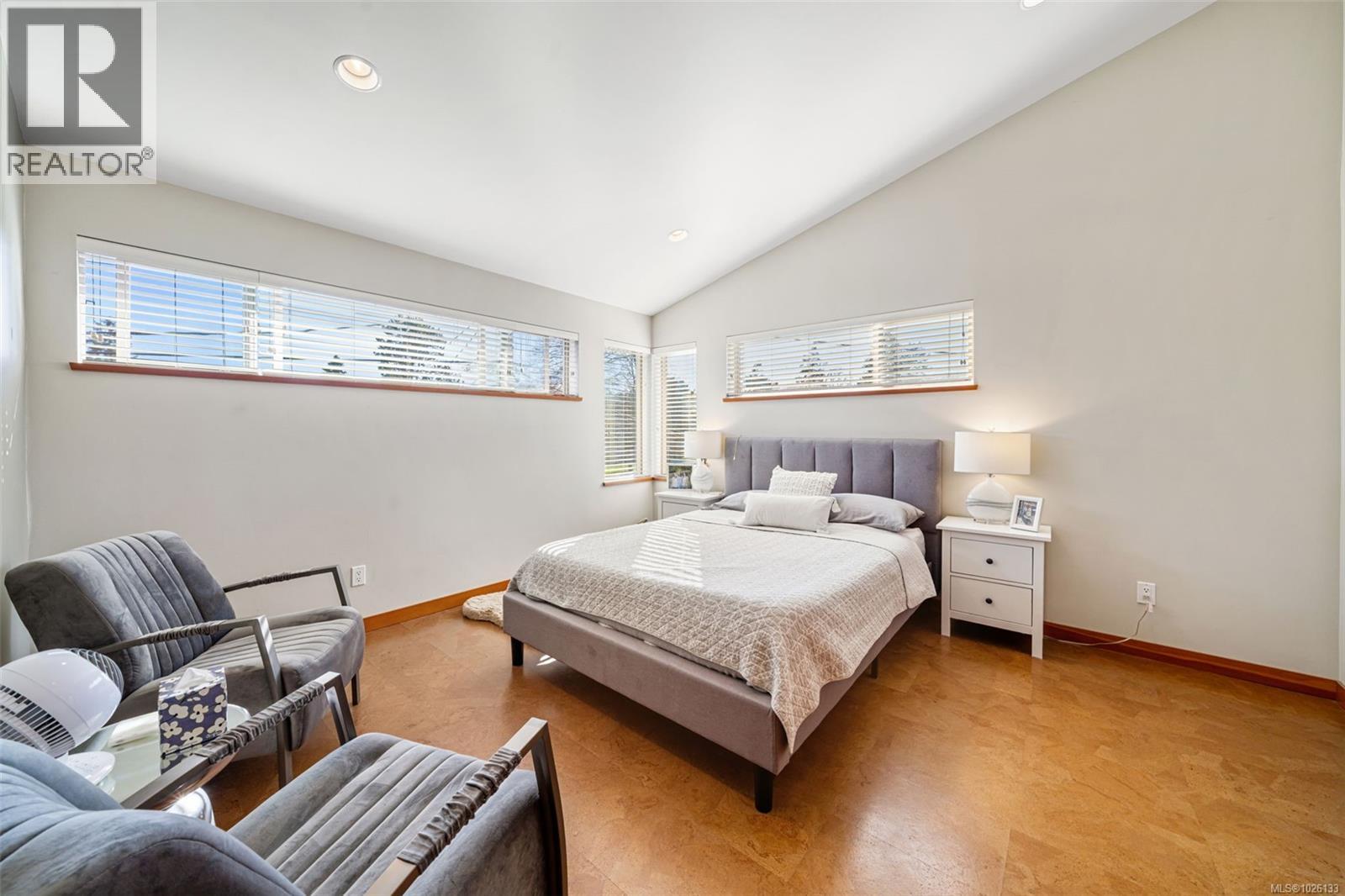 842 Canterbury Rd, Saanich, British Columbia  V8X 3E6 - Photo 4 - 1026133