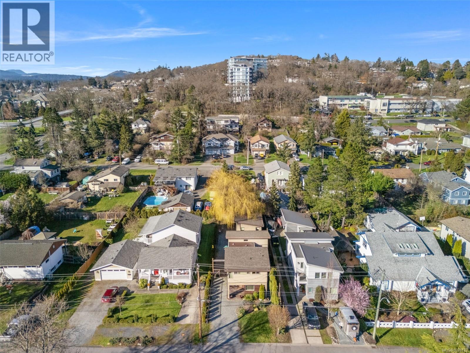 842 Canterbury Rd, Saanich, British Columbia  V8X 3E6 - Photo 40 - 1026133