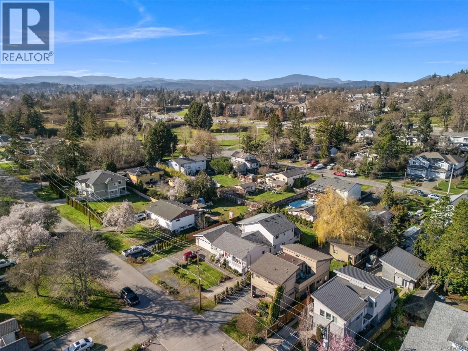 842 Canterbury Rd, Saanich, British Columbia  V8X 3E6 - Photo 41 - 1026133