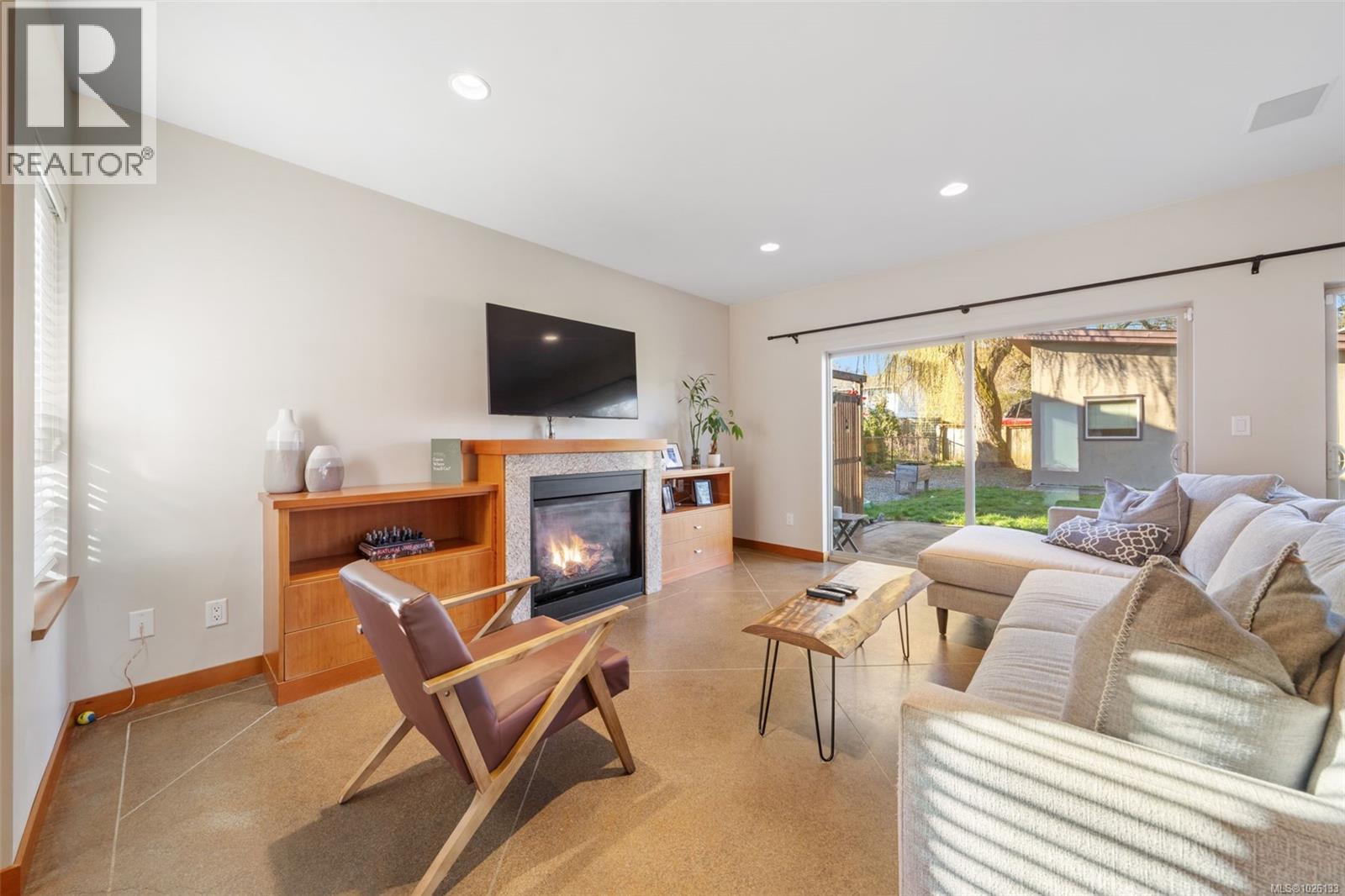 842 Canterbury Rd, Saanich, British Columbia  V8X 3E6 - Photo 6 - 1026133